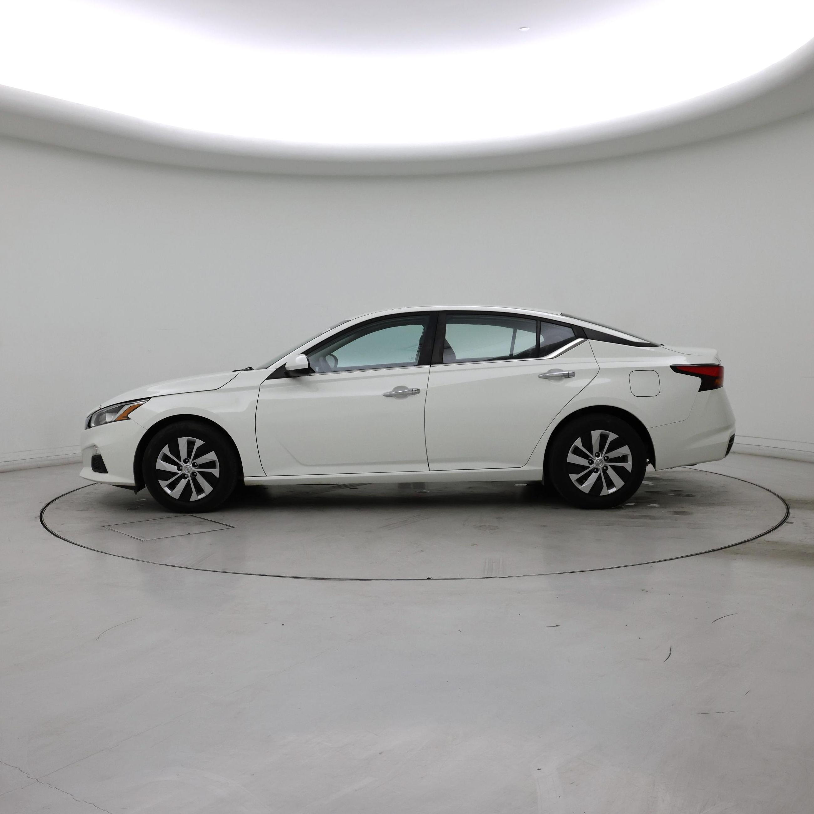 Thumbnail: 2021 Nissan Altima - 3