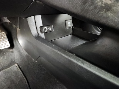 USB/AUX Ports