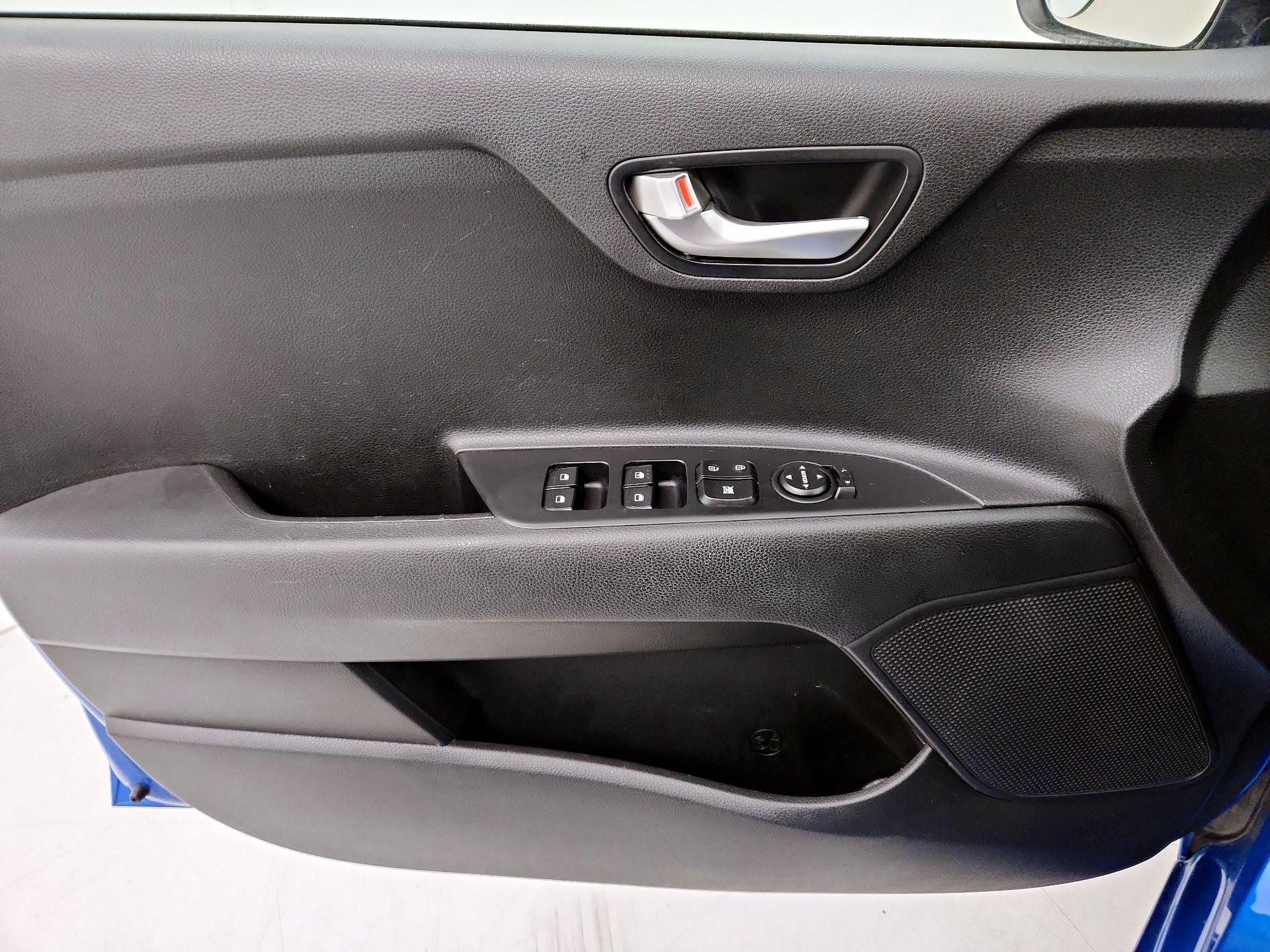 Thumbnail: 2022 Kia Rio5 - 12