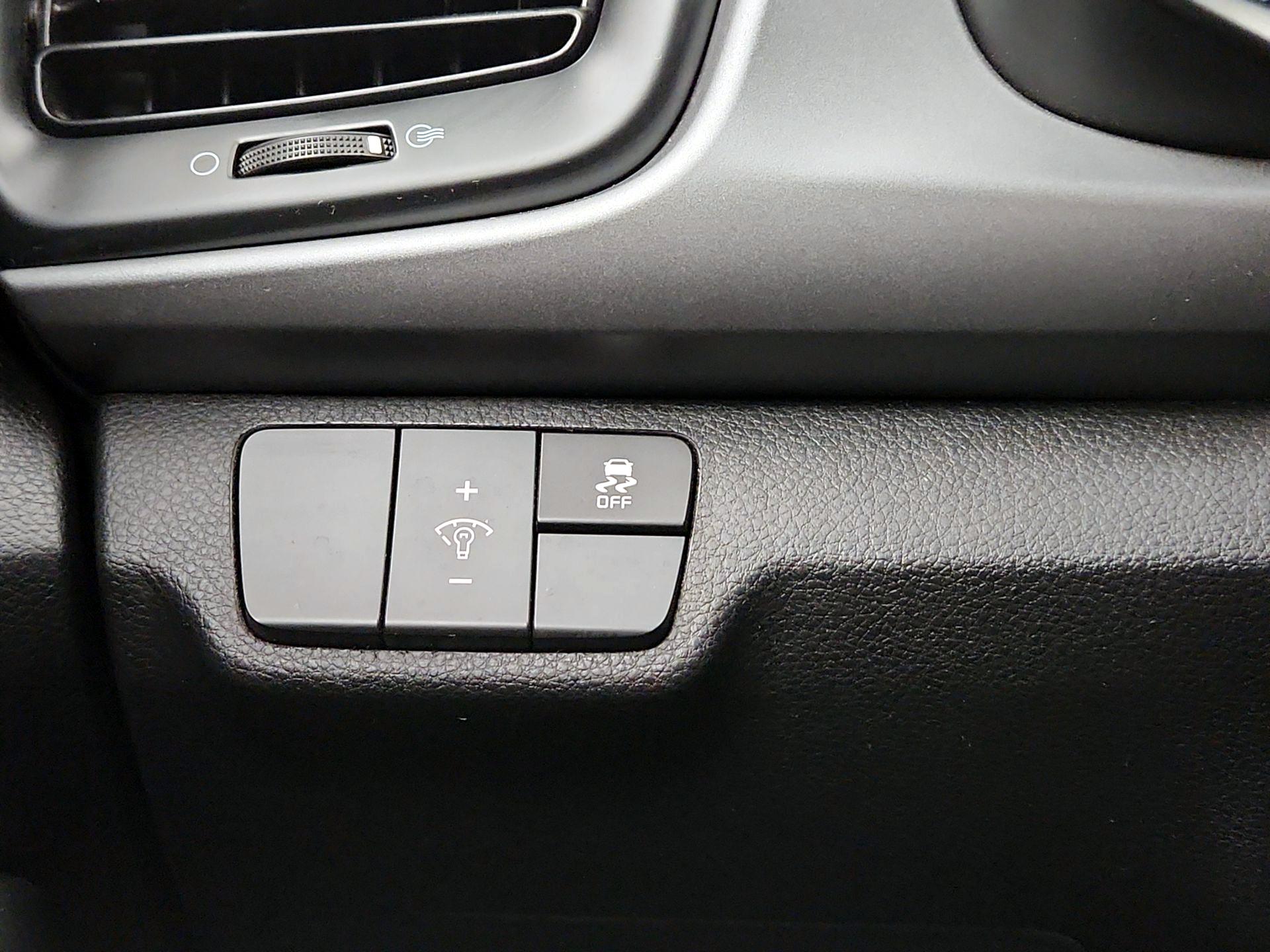 Thumbnail: 2022 Kia Rio5 - 13