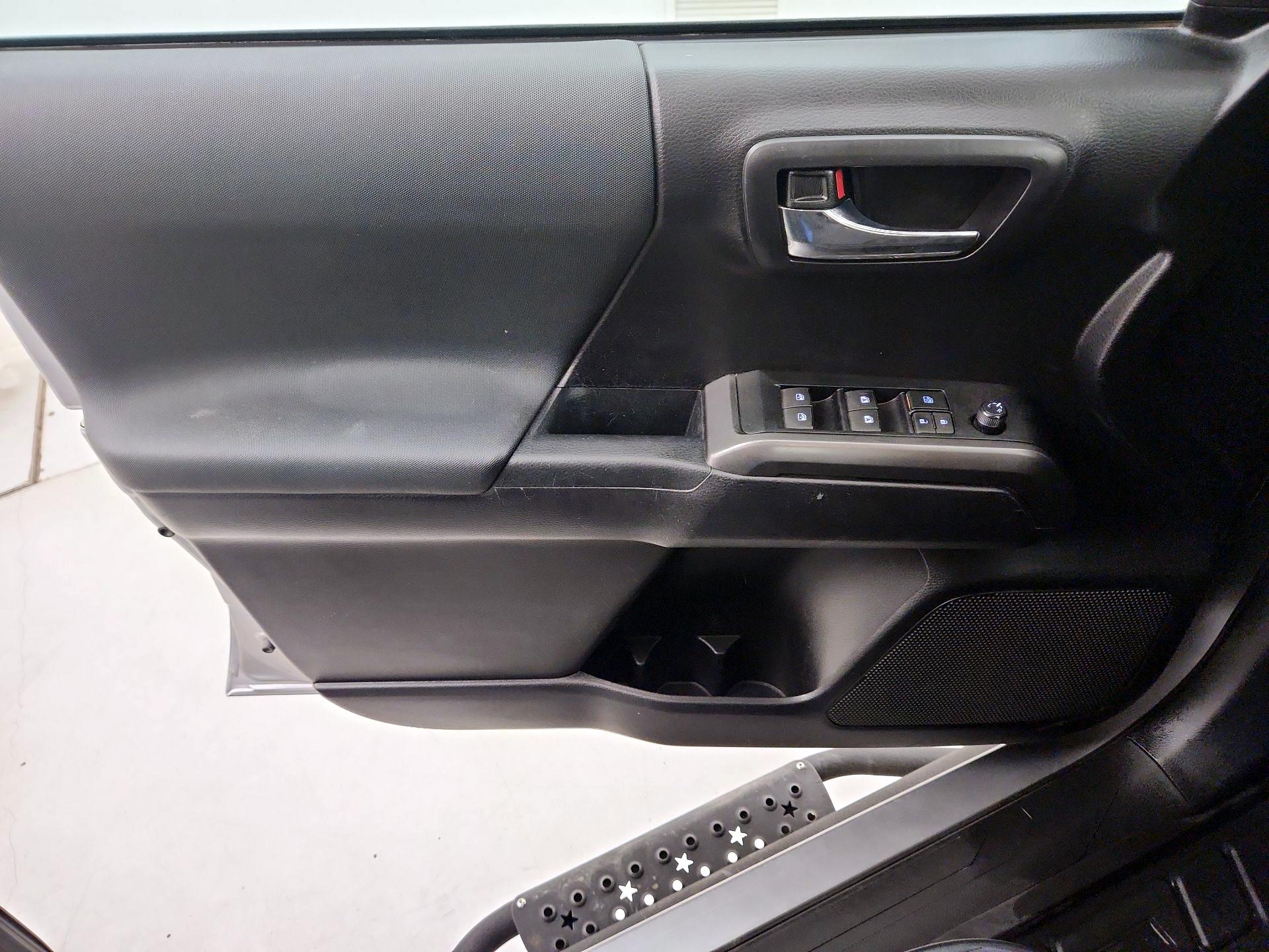 Thumbnail: 2021 Toyota Tacoma - 12