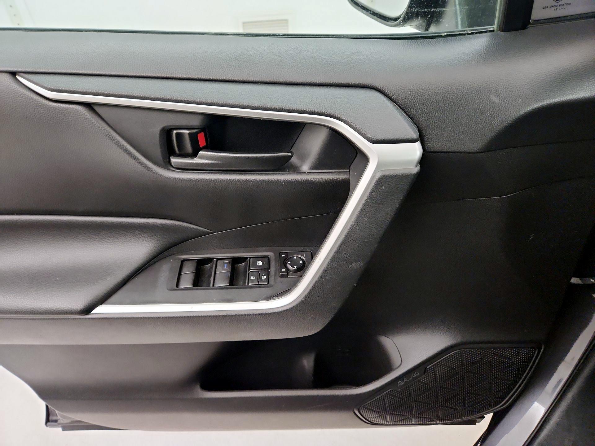 Thumbnail: 2021 Toyota RAV4 - 12
