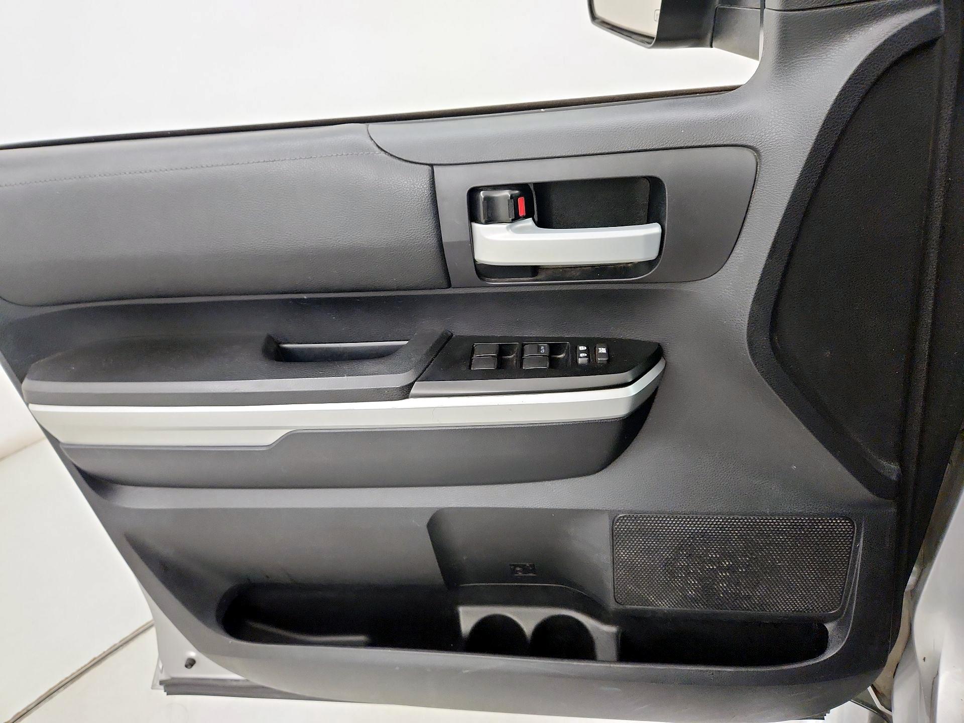 Thumbnail: 2015 Toyota Tundra - 12