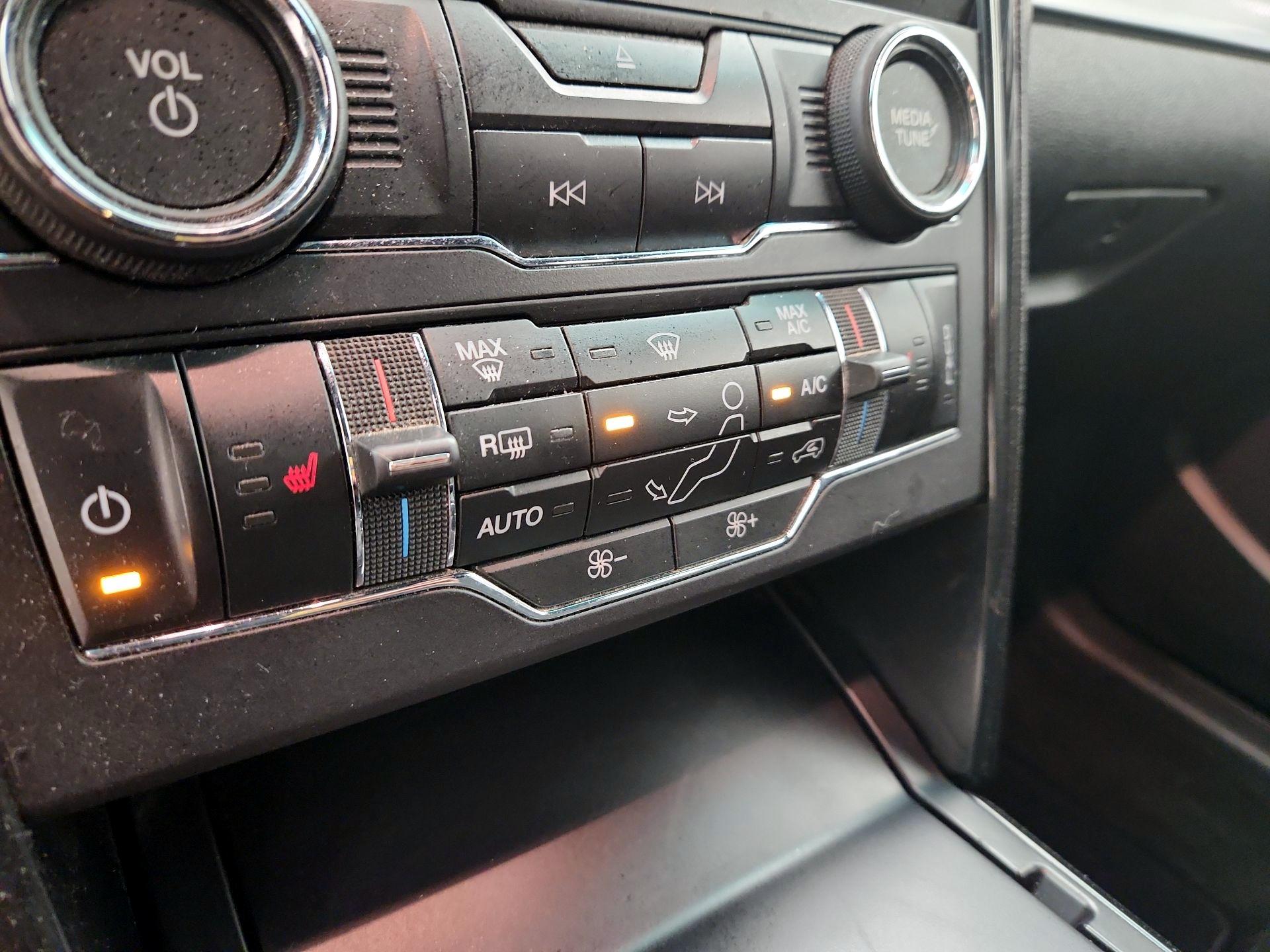 Thumbnail: 2016 Ford Explorer - 16