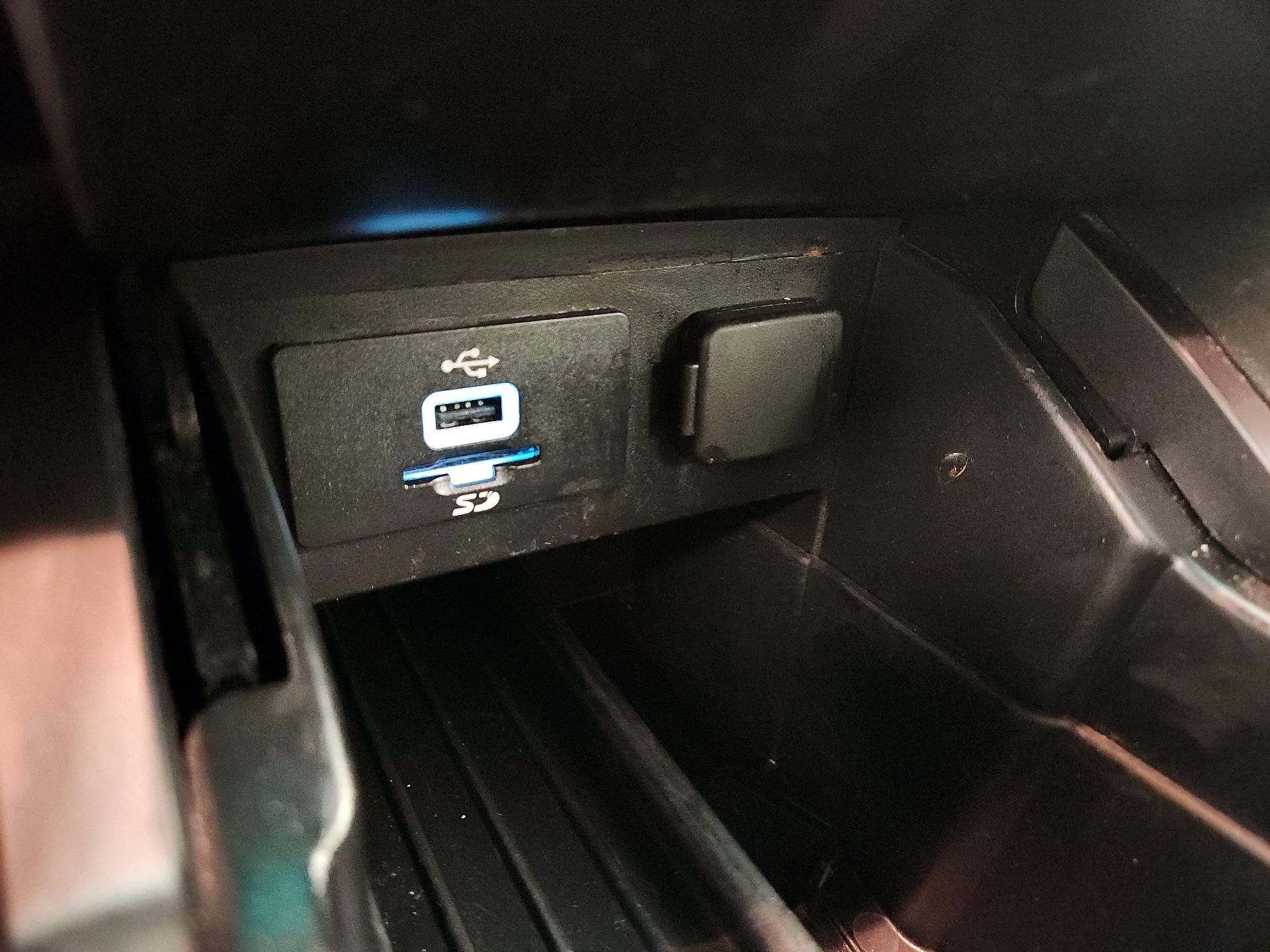 Thumbnail: 2016 Ford Explorer - 18