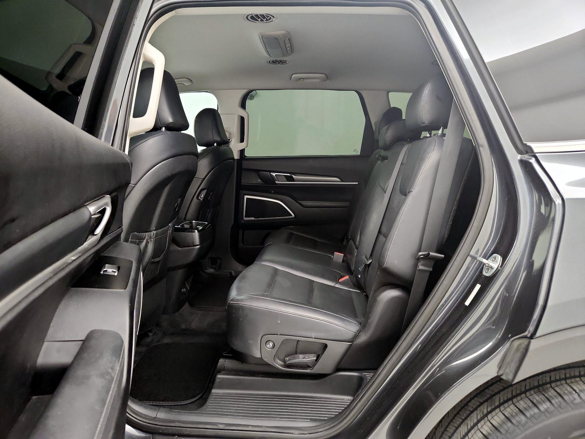 Thumbnail: 2020 Kia Telluride - 19