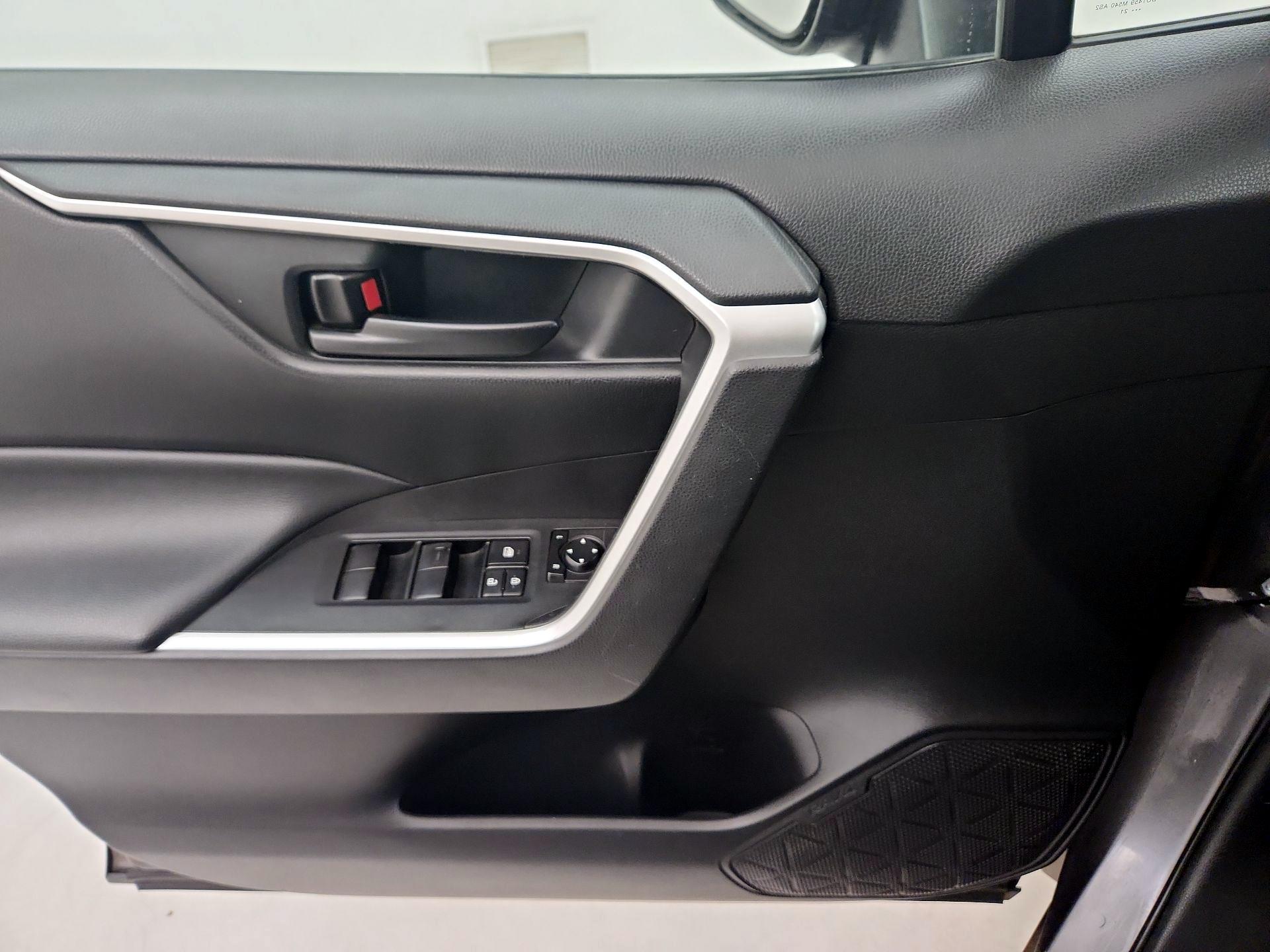 Thumbnail: 2022 Toyota RAV4 - 12