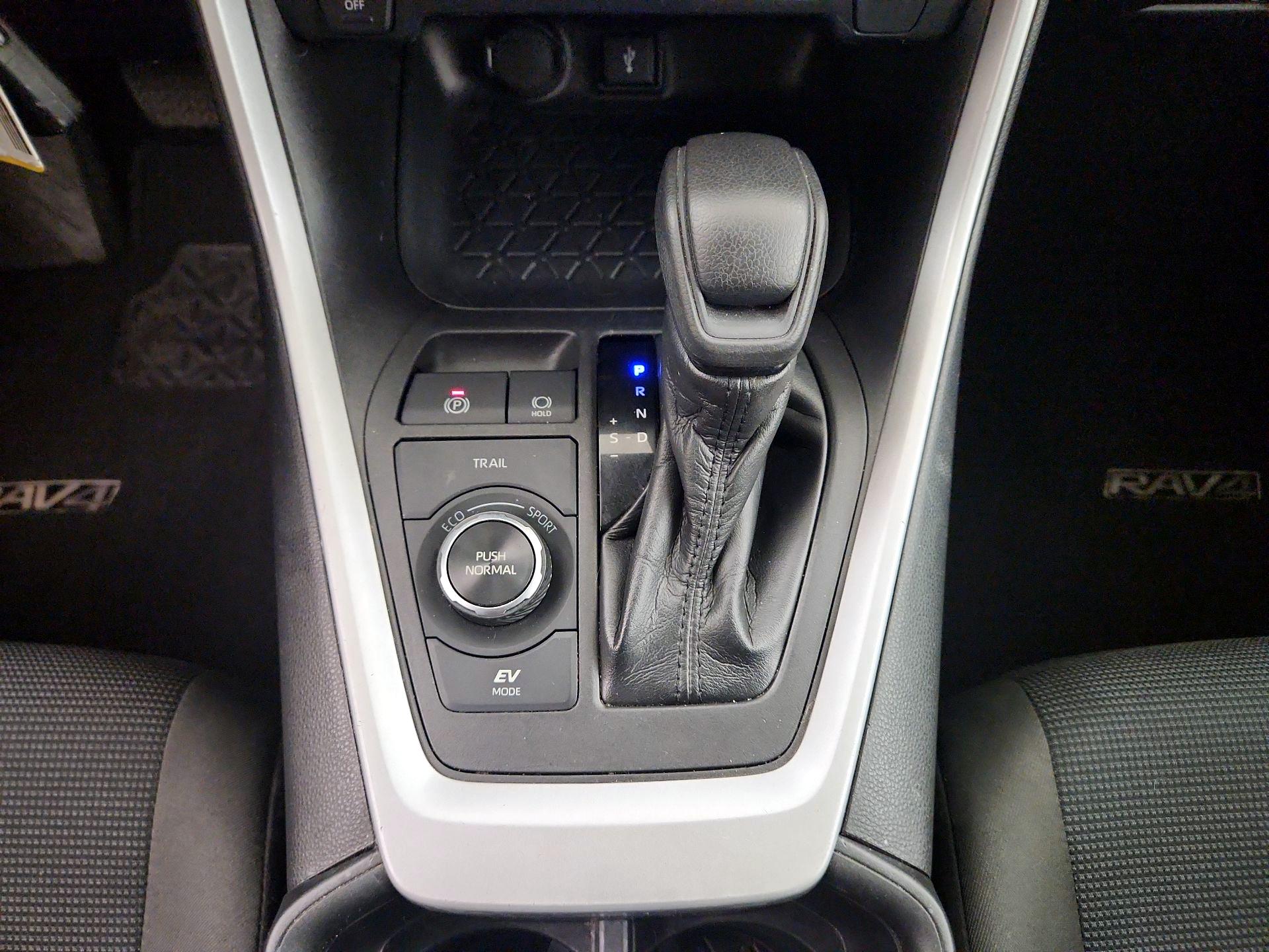 Thumbnail: 2022 Toyota RAV4 - 16