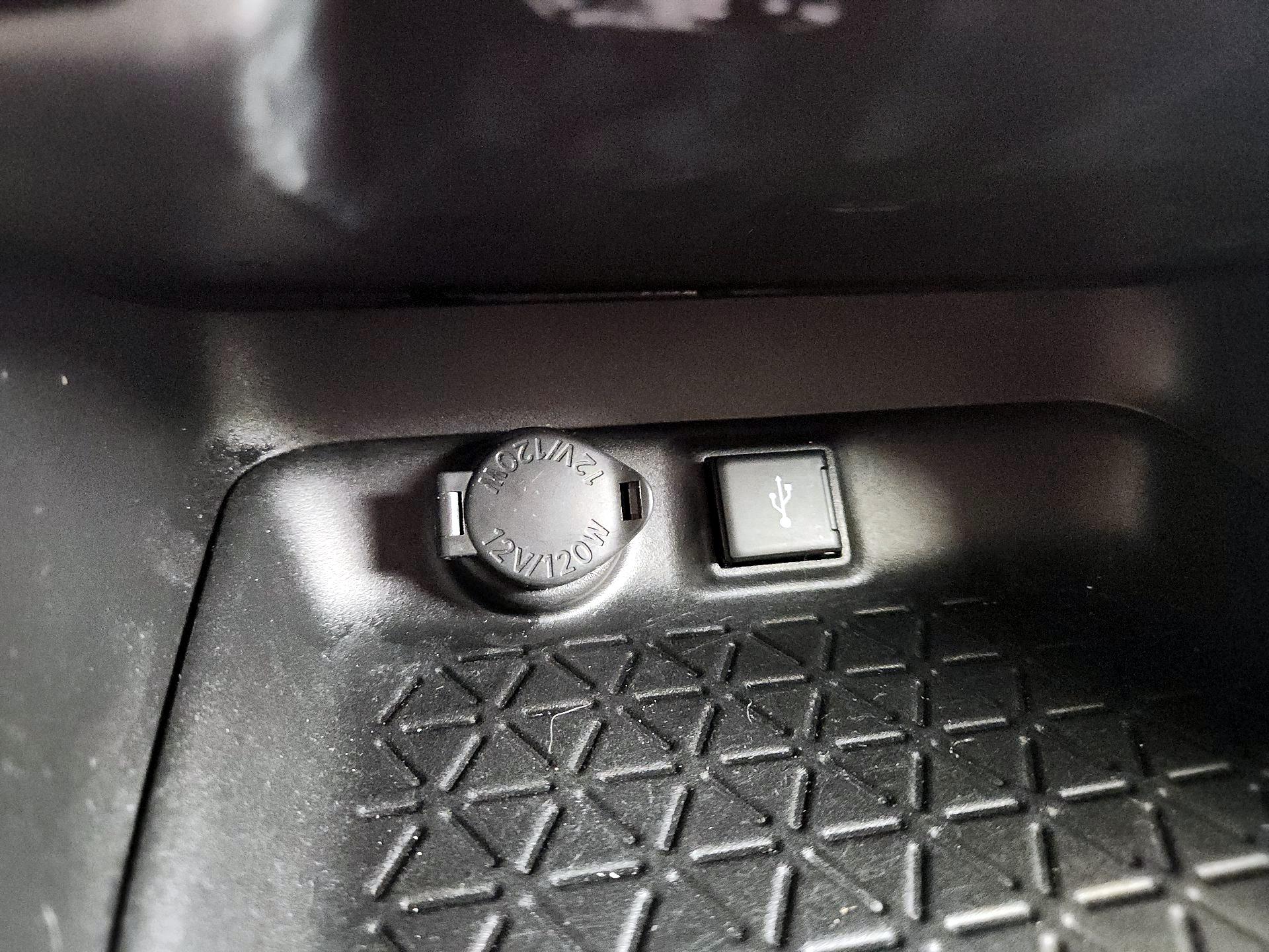 Thumbnail: 2022 Toyota RAV4 - 17