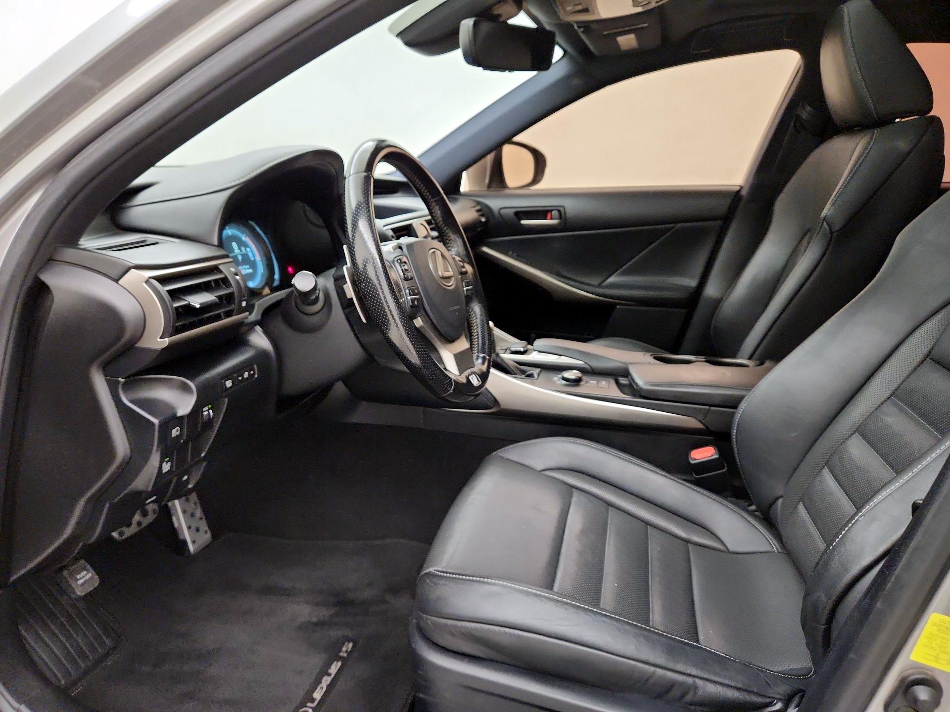 Thumbnail: 2017 Lexus IS - 11