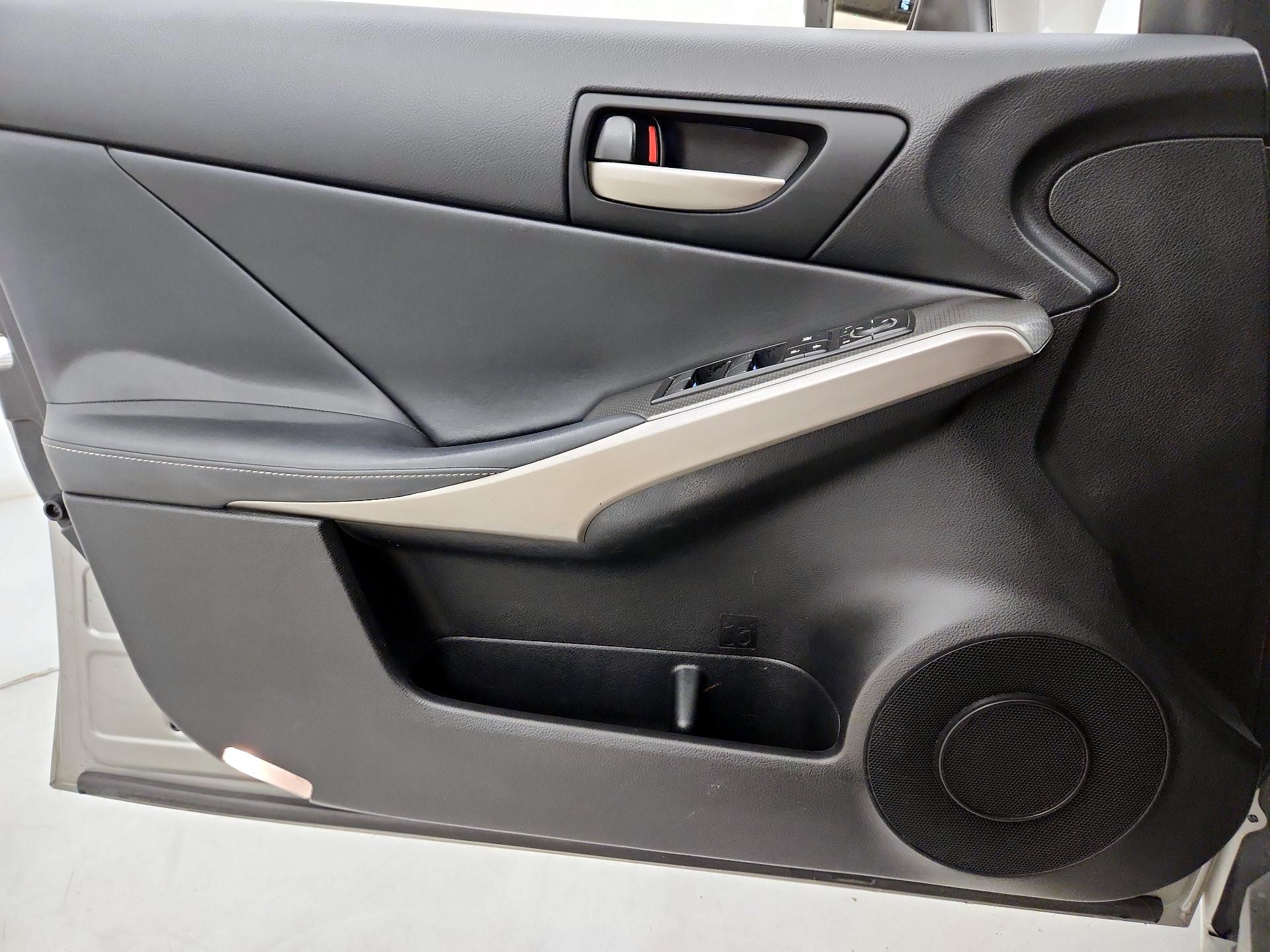 Thumbnail: 2017 Lexus IS - 12