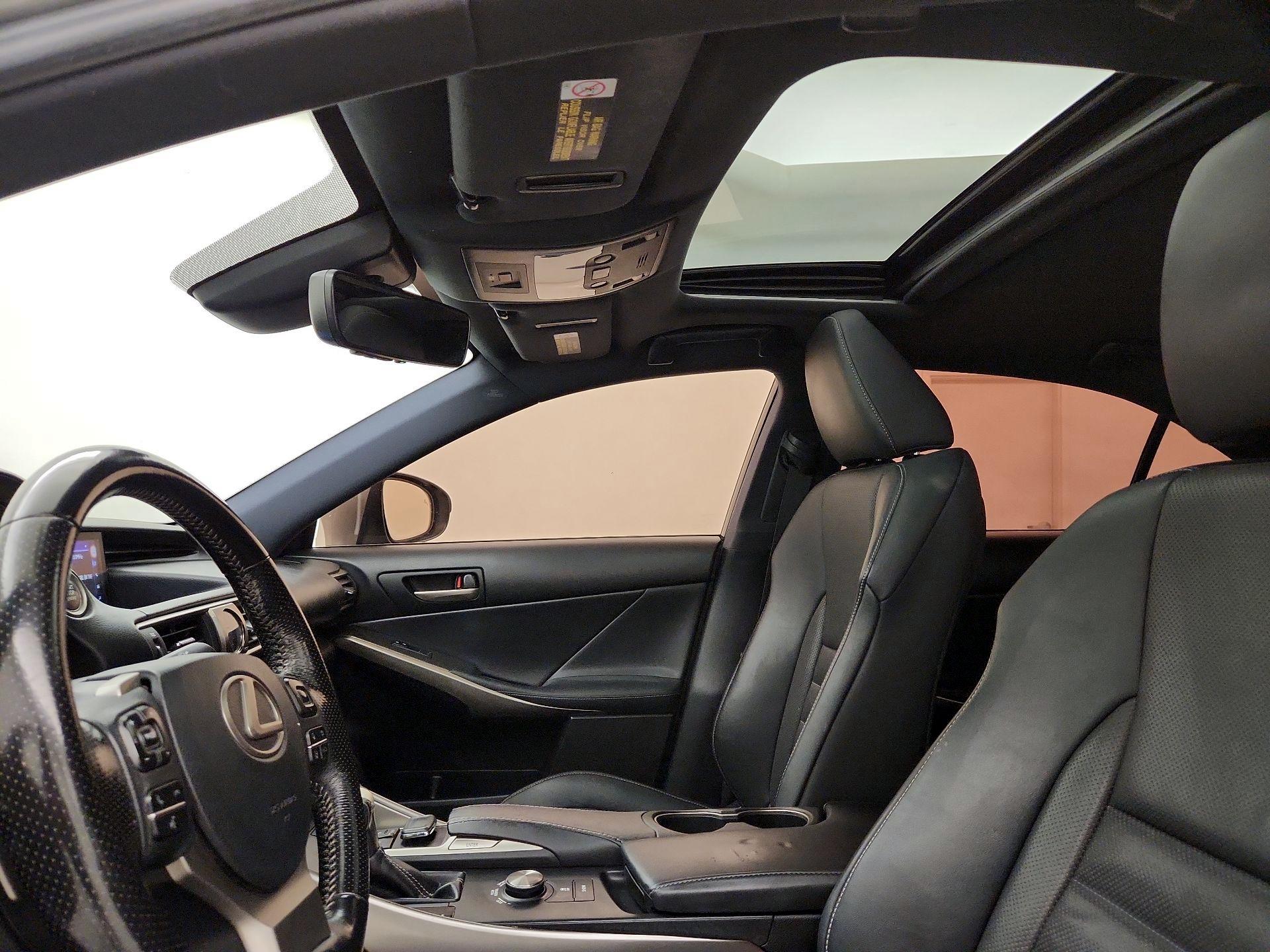 Thumbnail: 2017 Lexus IS - 18