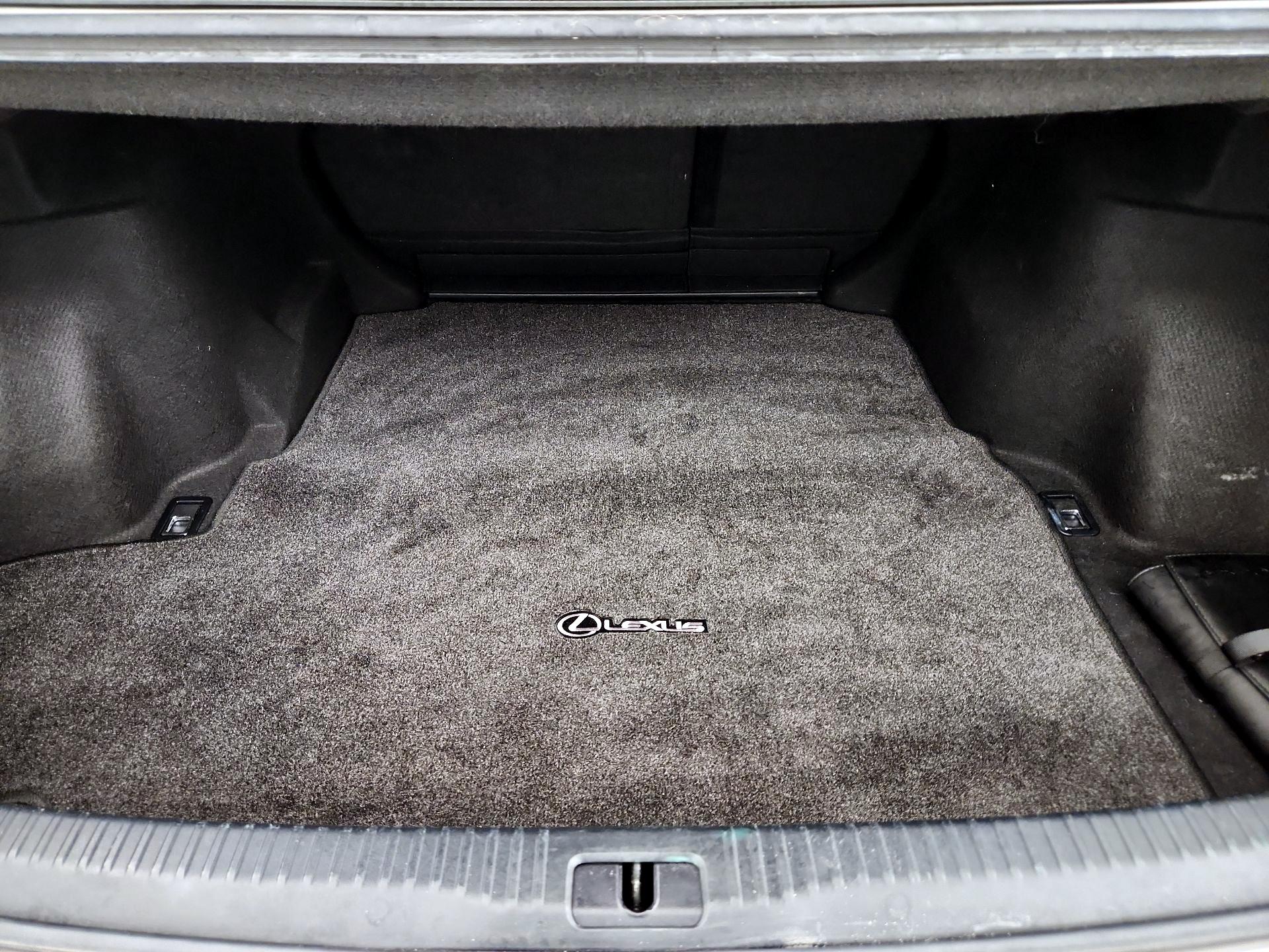 Thumbnail: 2017 Lexus IS - 20