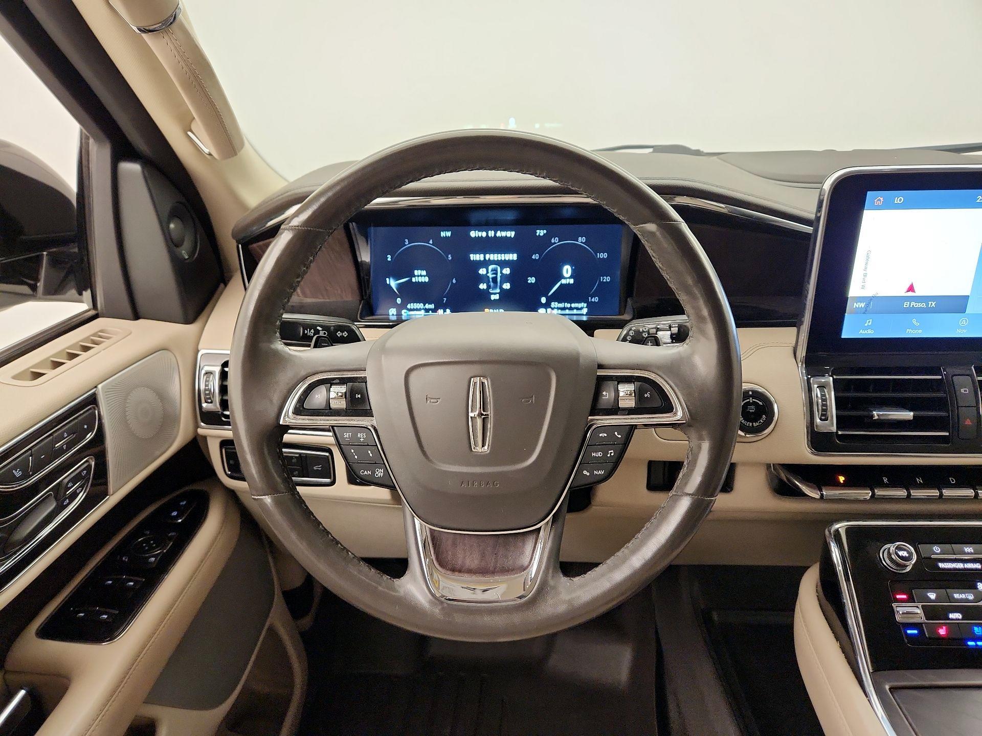 Thumbnail: 2021 Lincoln Navigator L - 10