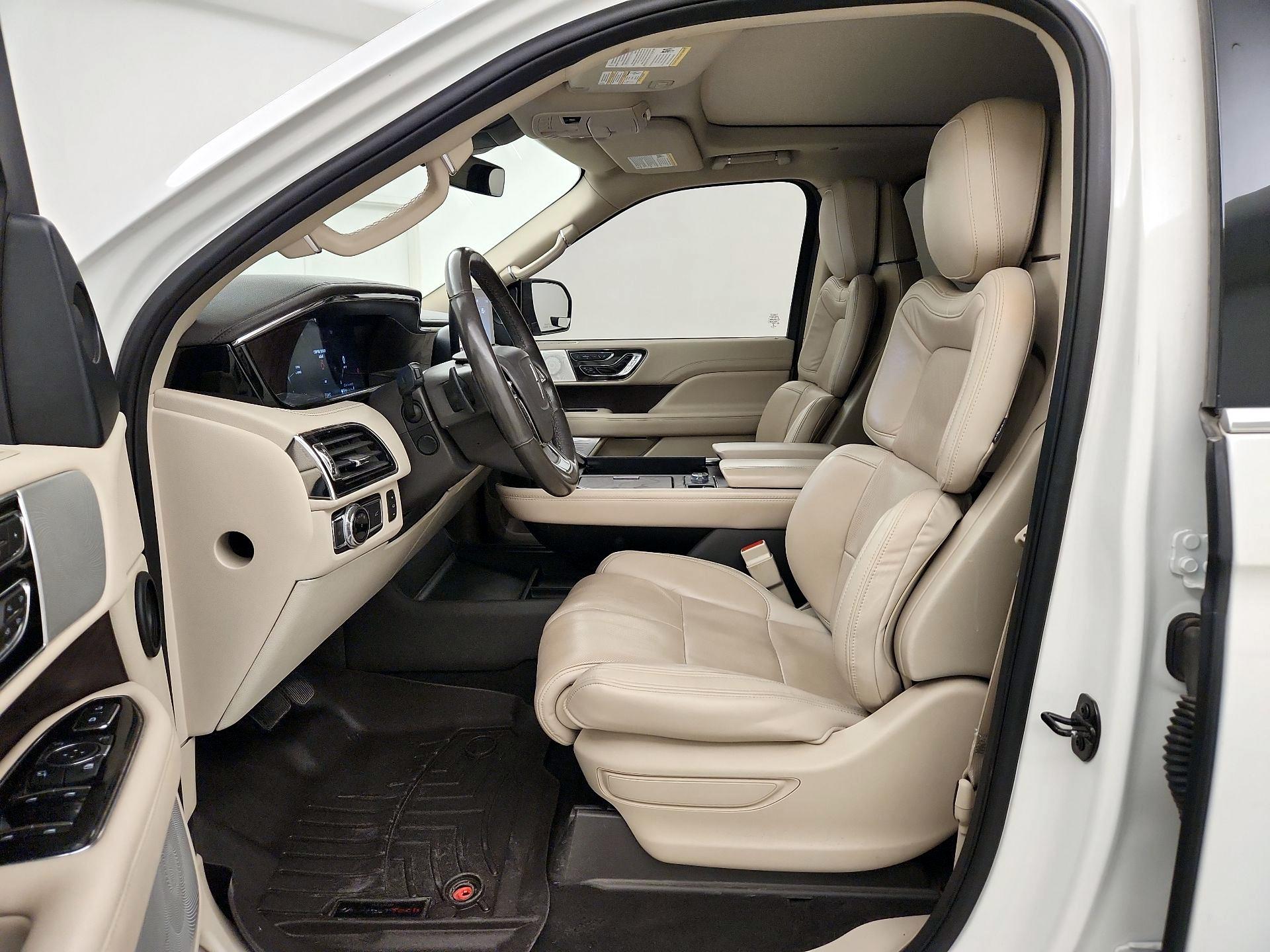 Thumbnail: 2021 Lincoln Navigator L - 11