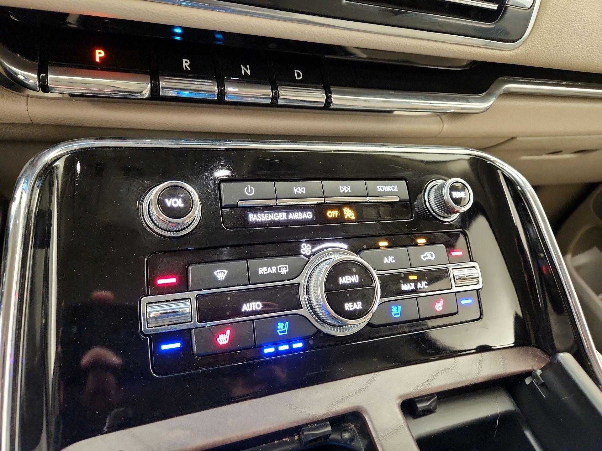 Thumbnail: 2021 Lincoln Navigator L - 17