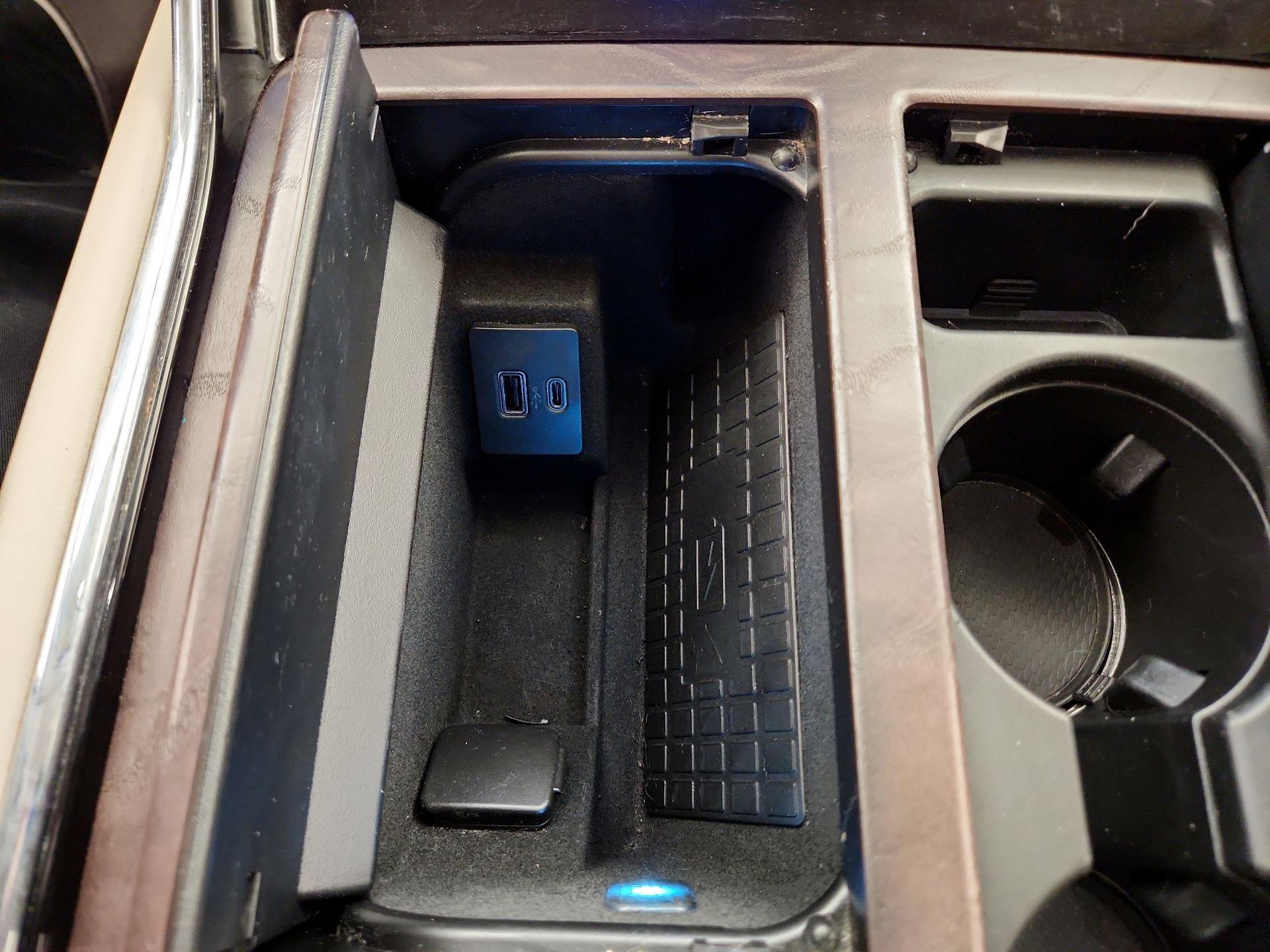 Thumbnail: 2021 Lincoln Navigator L - 19