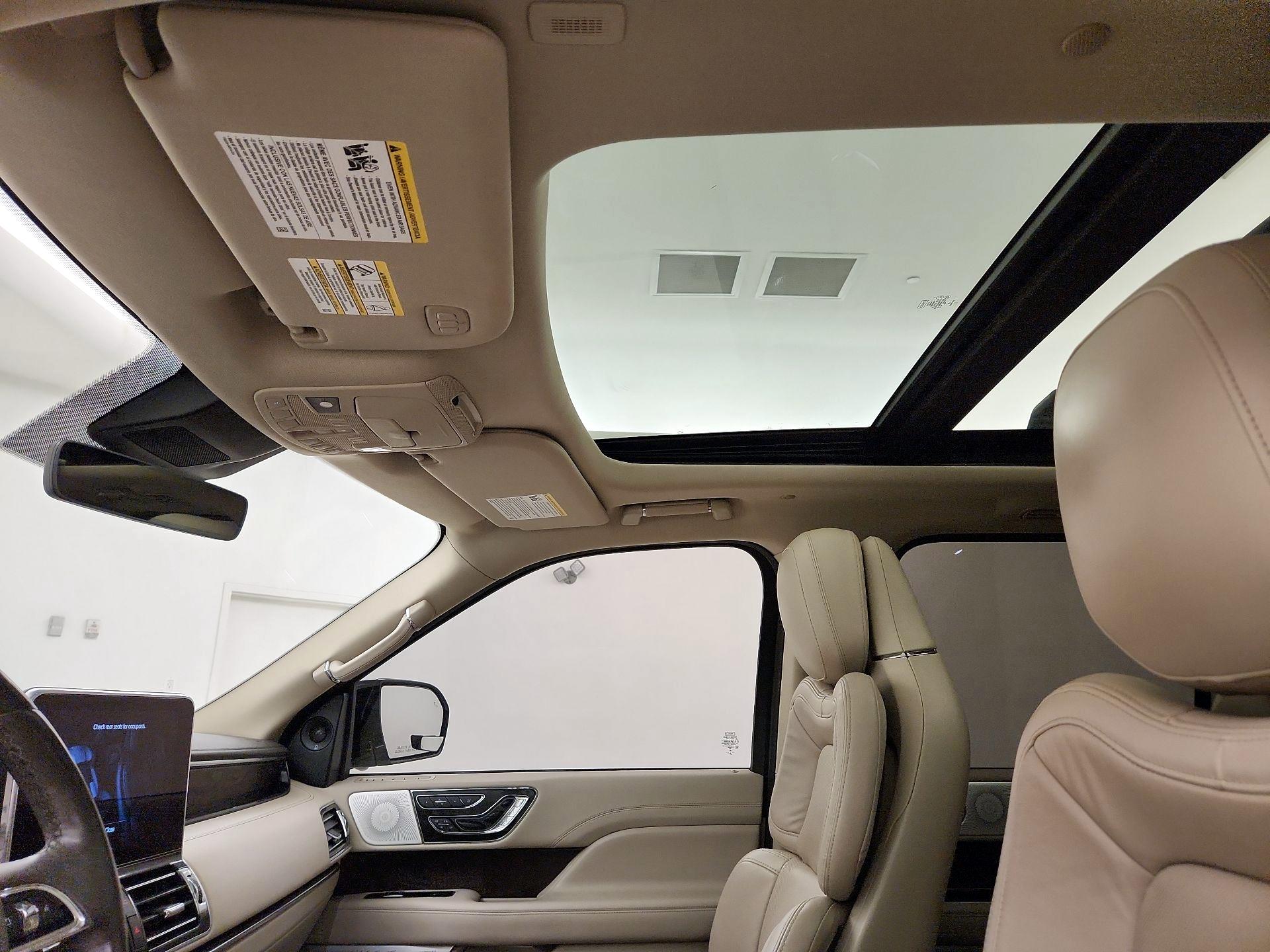 Thumbnail: 2021 Lincoln Navigator L - 20