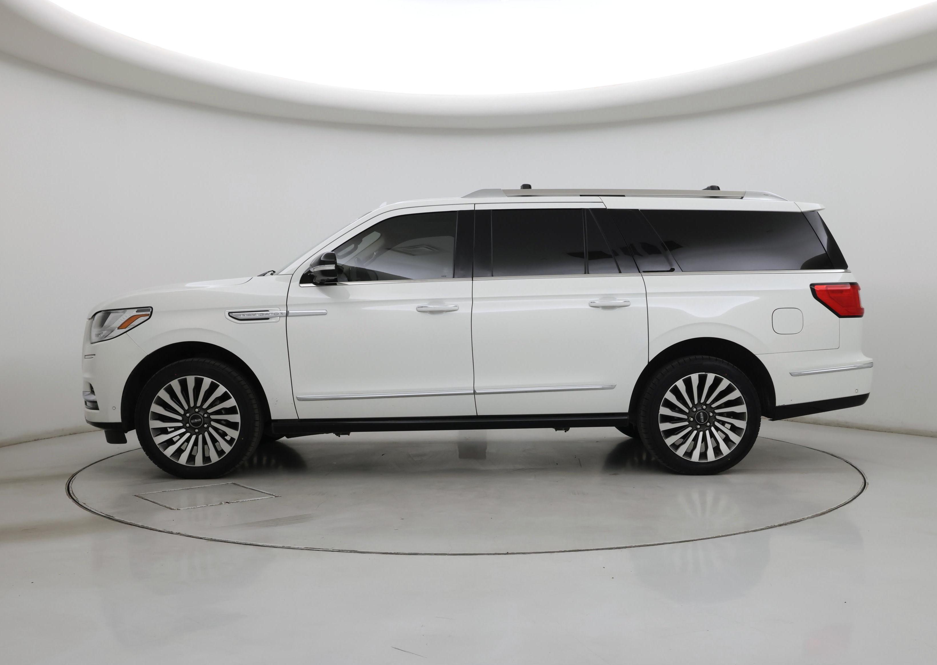 Thumbnail: 2021 Lincoln Navigator L - 3