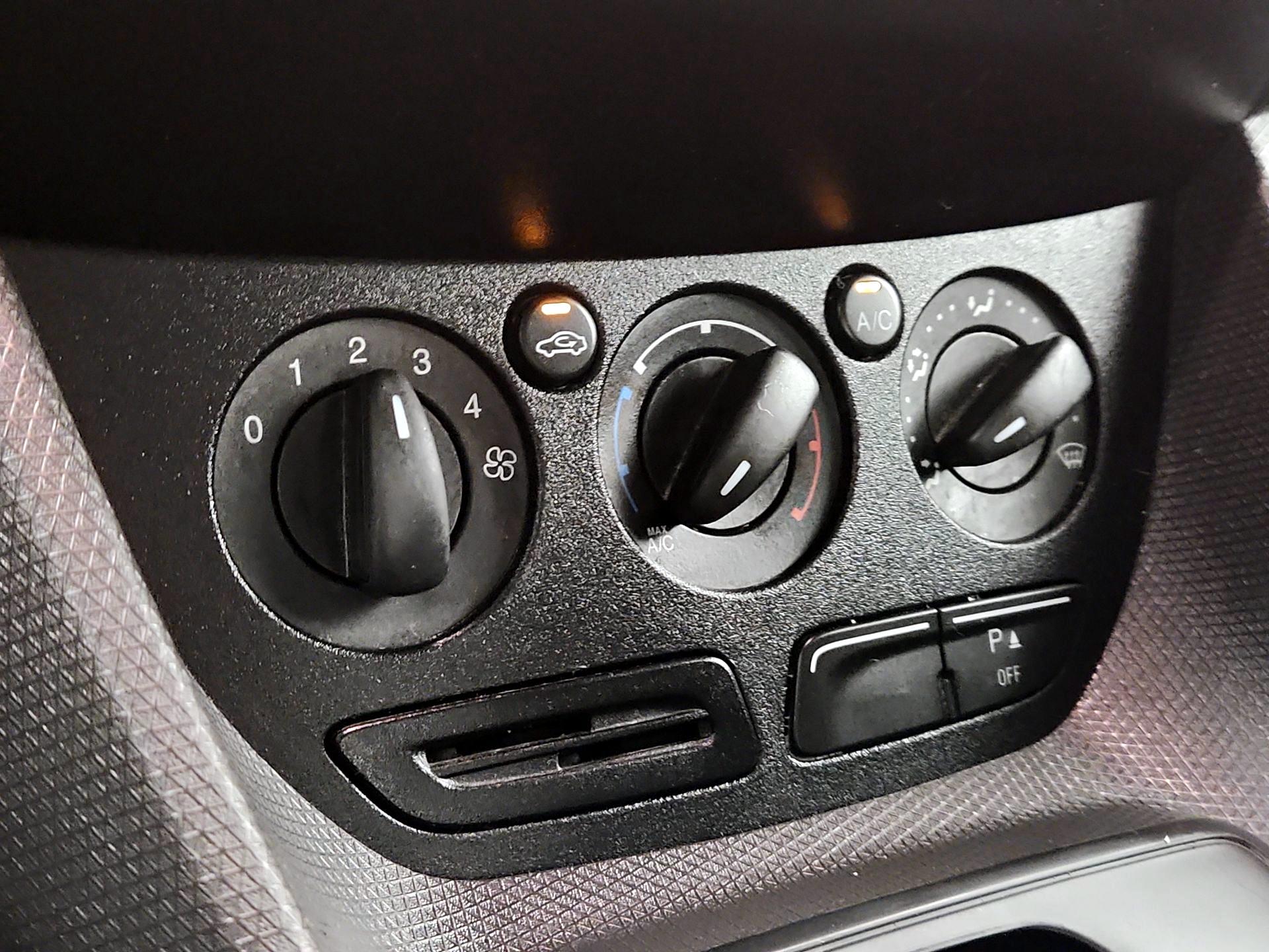 Thumbnail: 2018 Ford Transit Series - 15