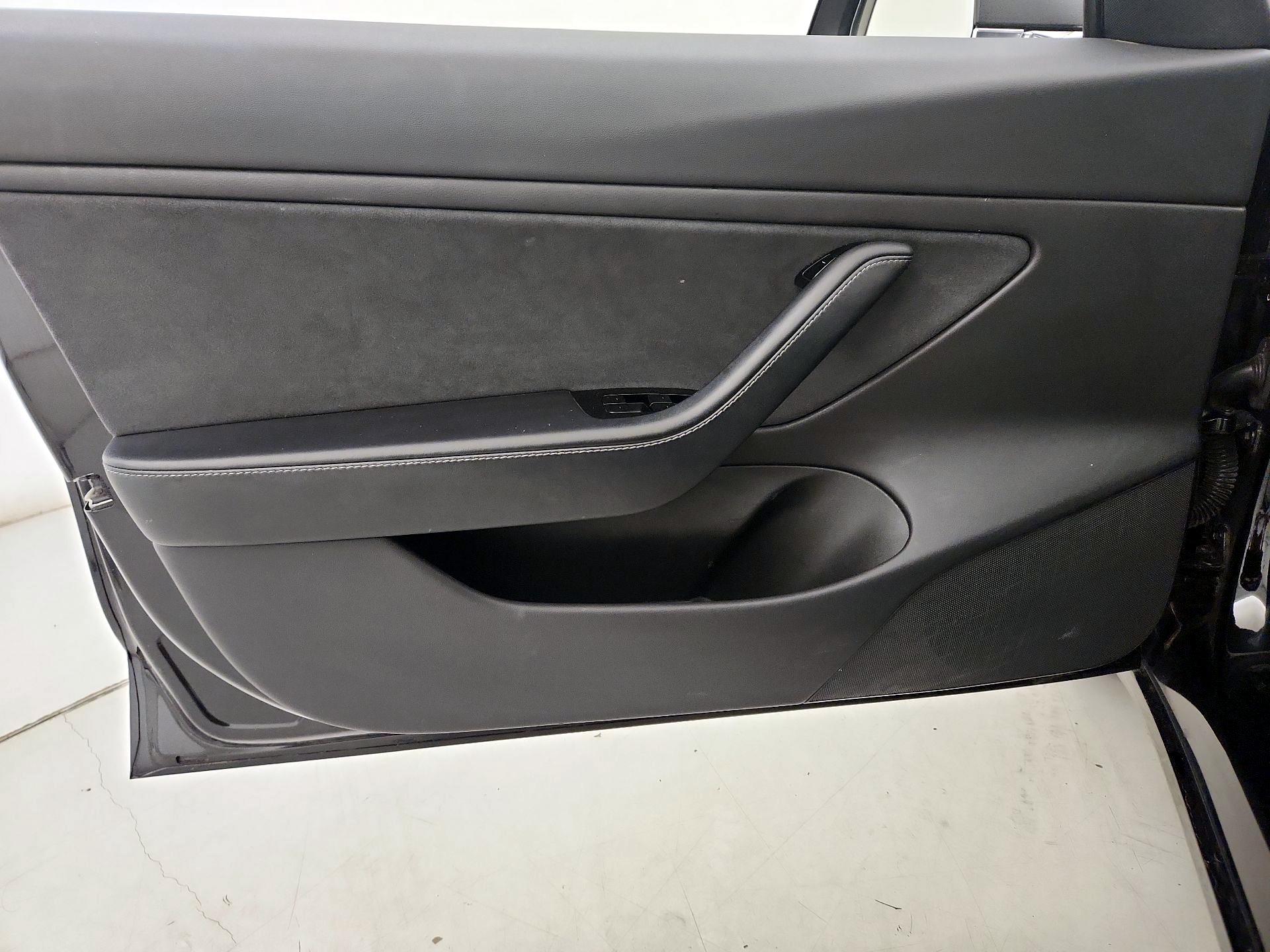 Thumbnail: 2019 Tesla Model 3 - 12