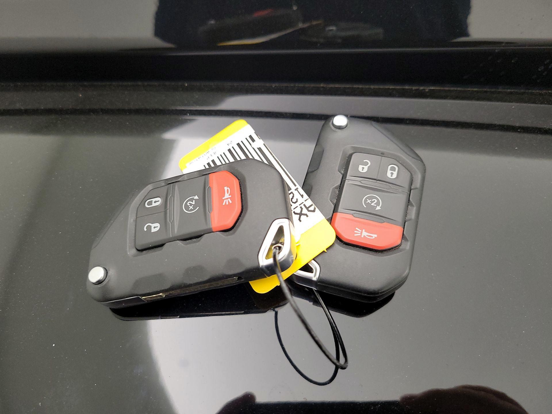 Thumbnail: 2024 Jeep Gladiator - 18