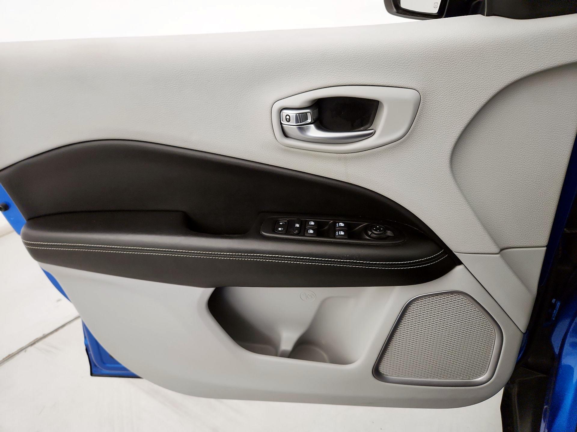 Thumbnail: 2021 Jeep Compass - 12