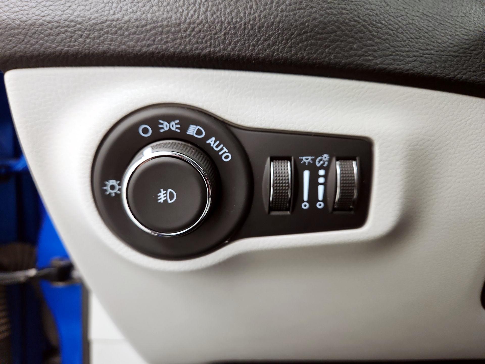 Thumbnail: 2021 Jeep Compass - 13