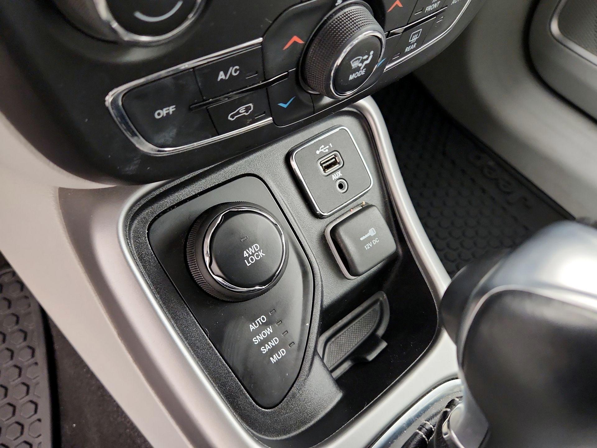 Thumbnail: 2021 Jeep Compass - 18