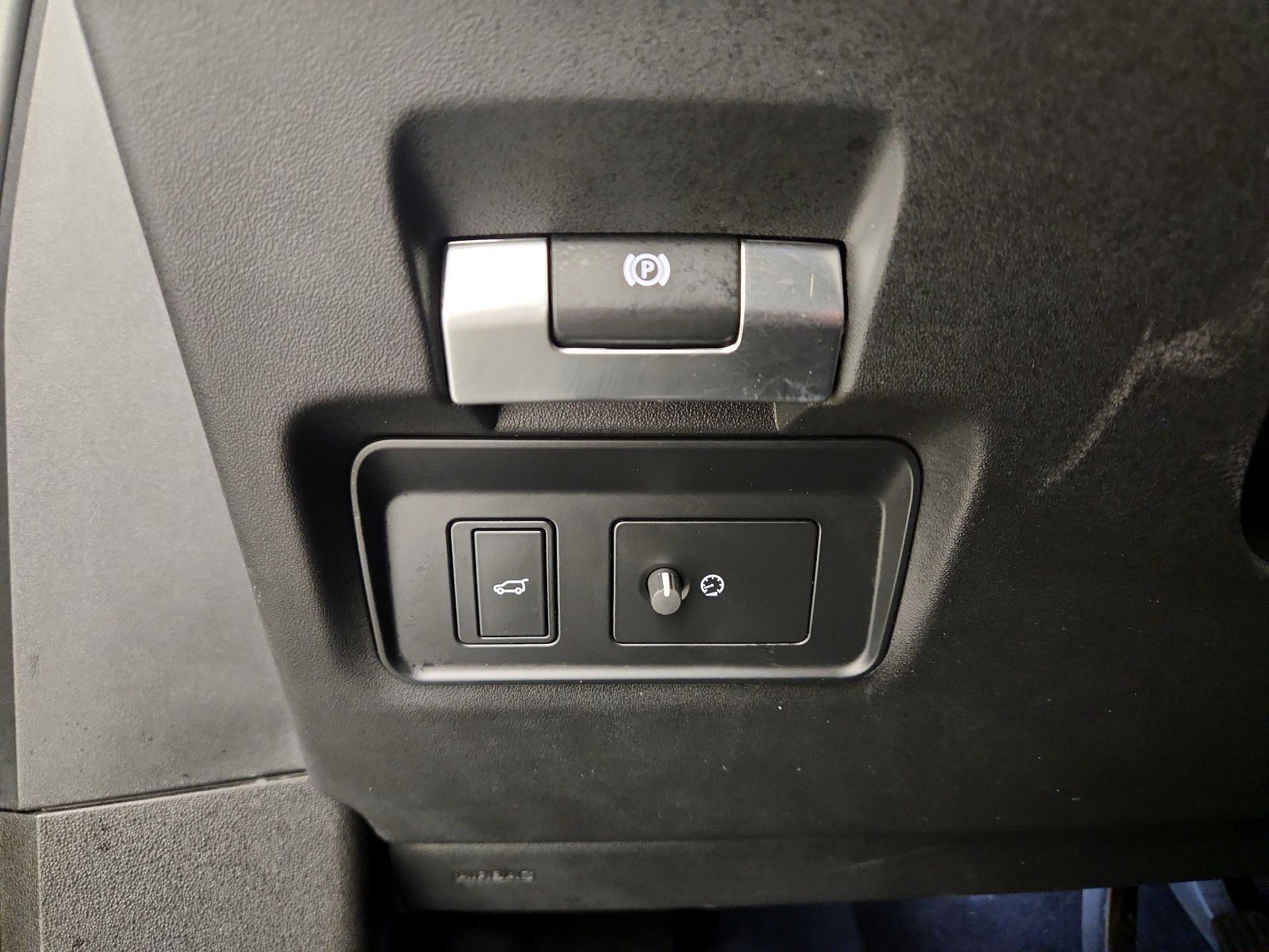 Thumbnail: 2020 Land Rover Range Rover Evoque - 13