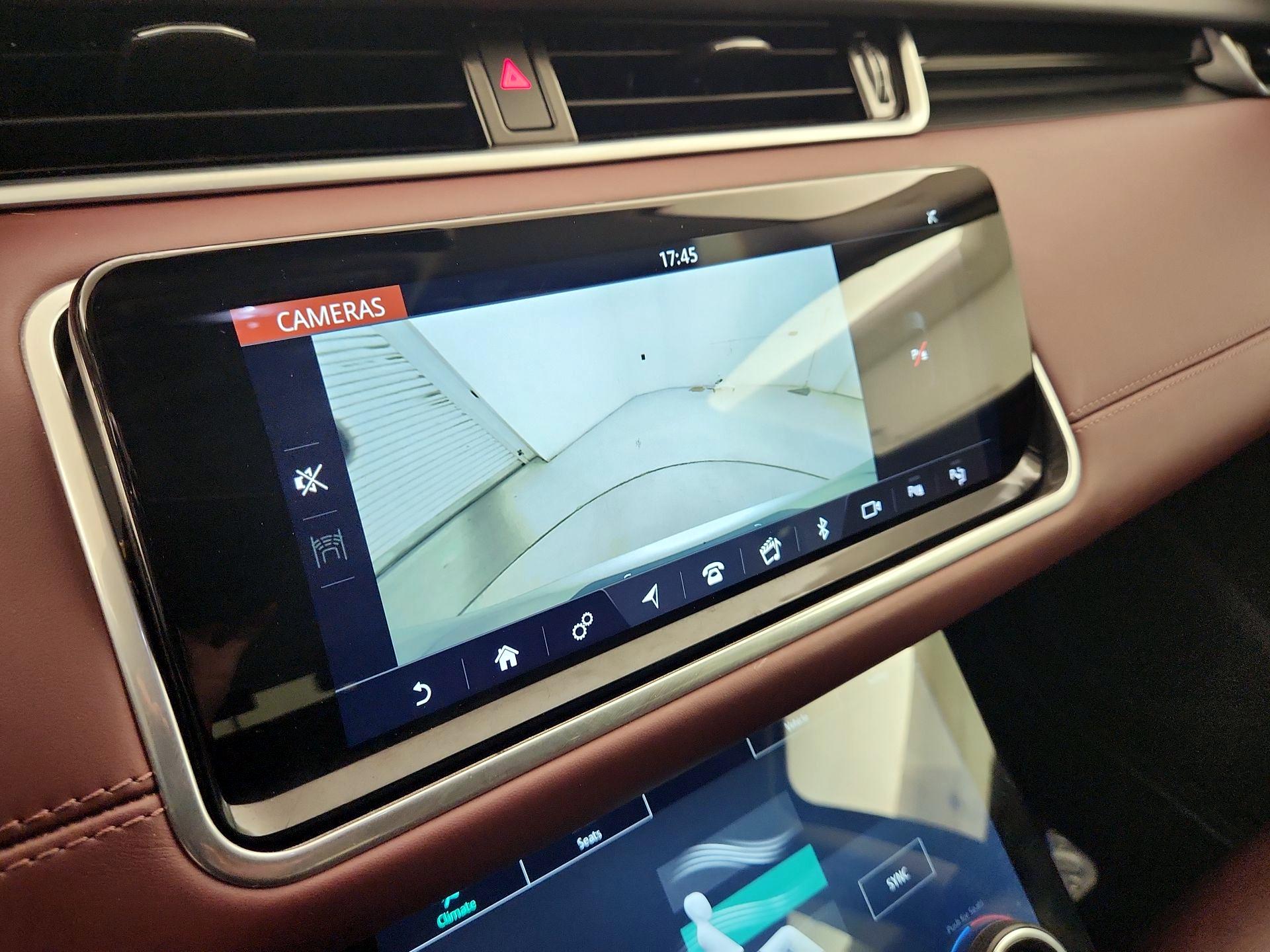 Thumbnail: 2020 Land Rover Range Rover Evoque - 14