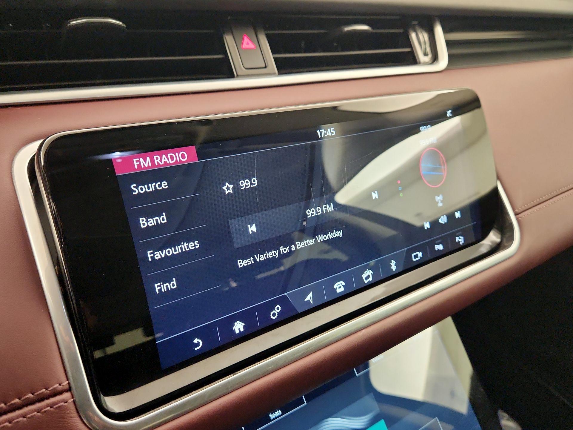 Thumbnail: 2020 Land Rover Range Rover Evoque - 15