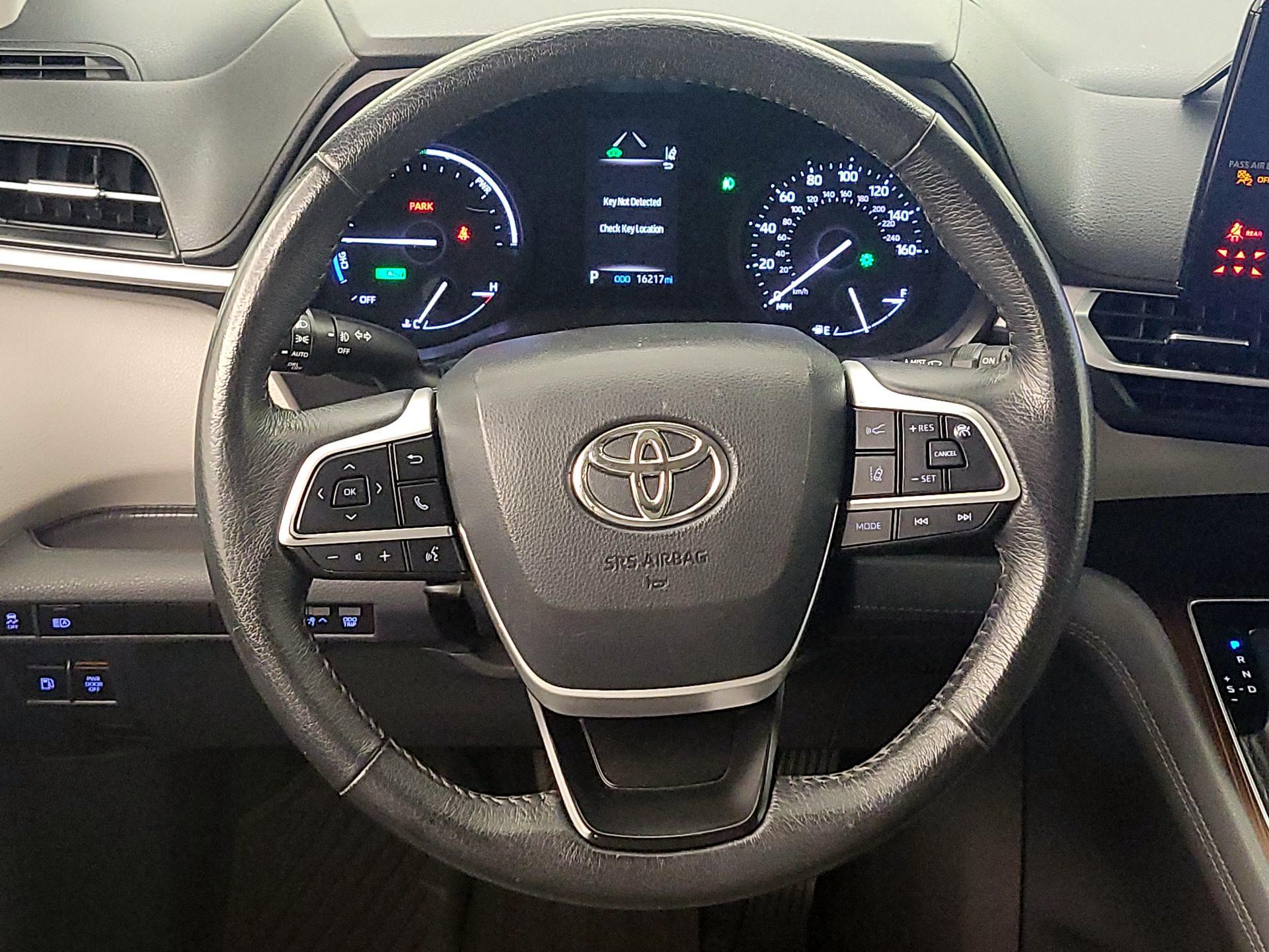 Thumbnail: 2021 Toyota Sienna - 10