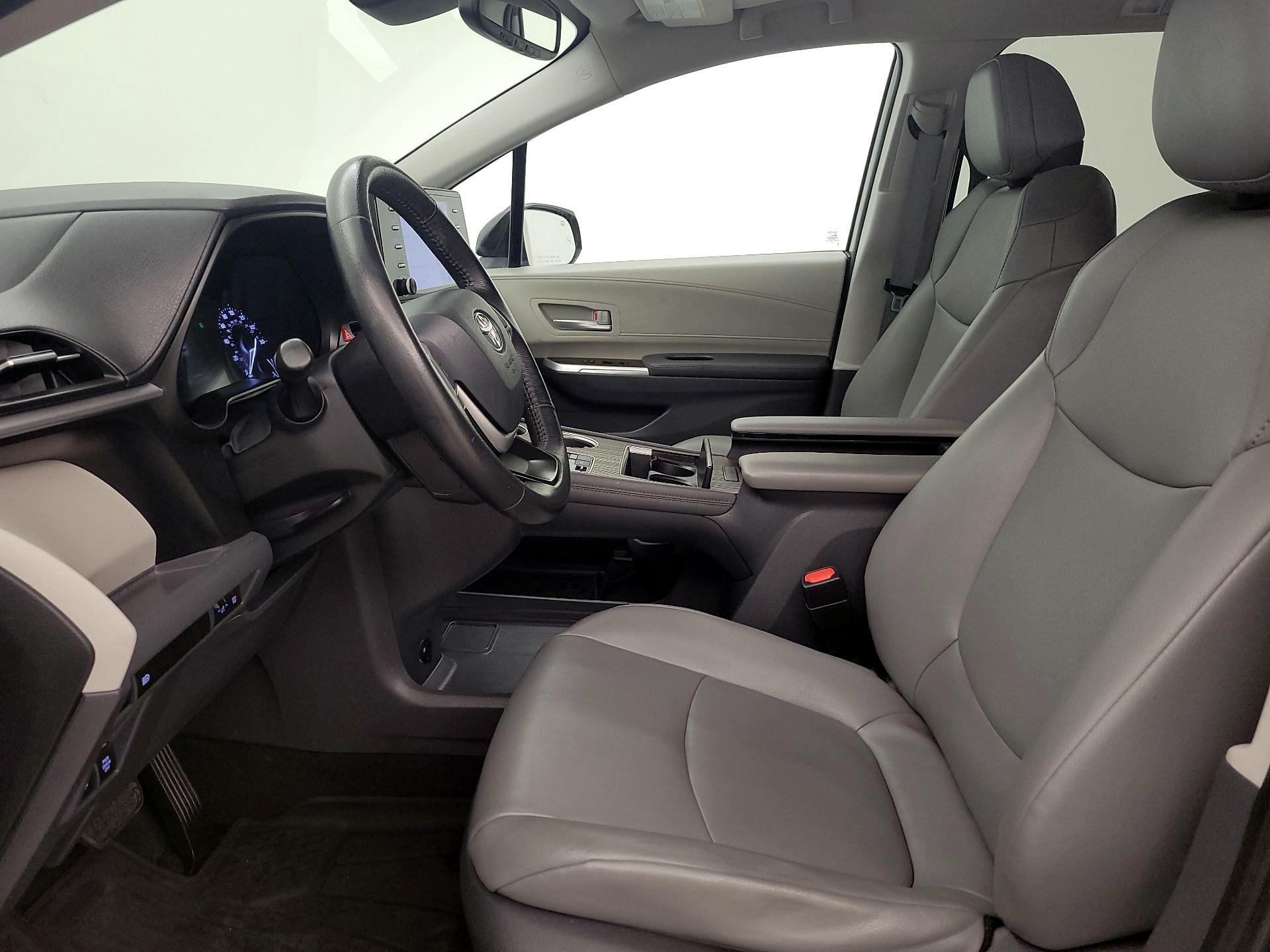 Thumbnail: 2021 Toyota Sienna - 11