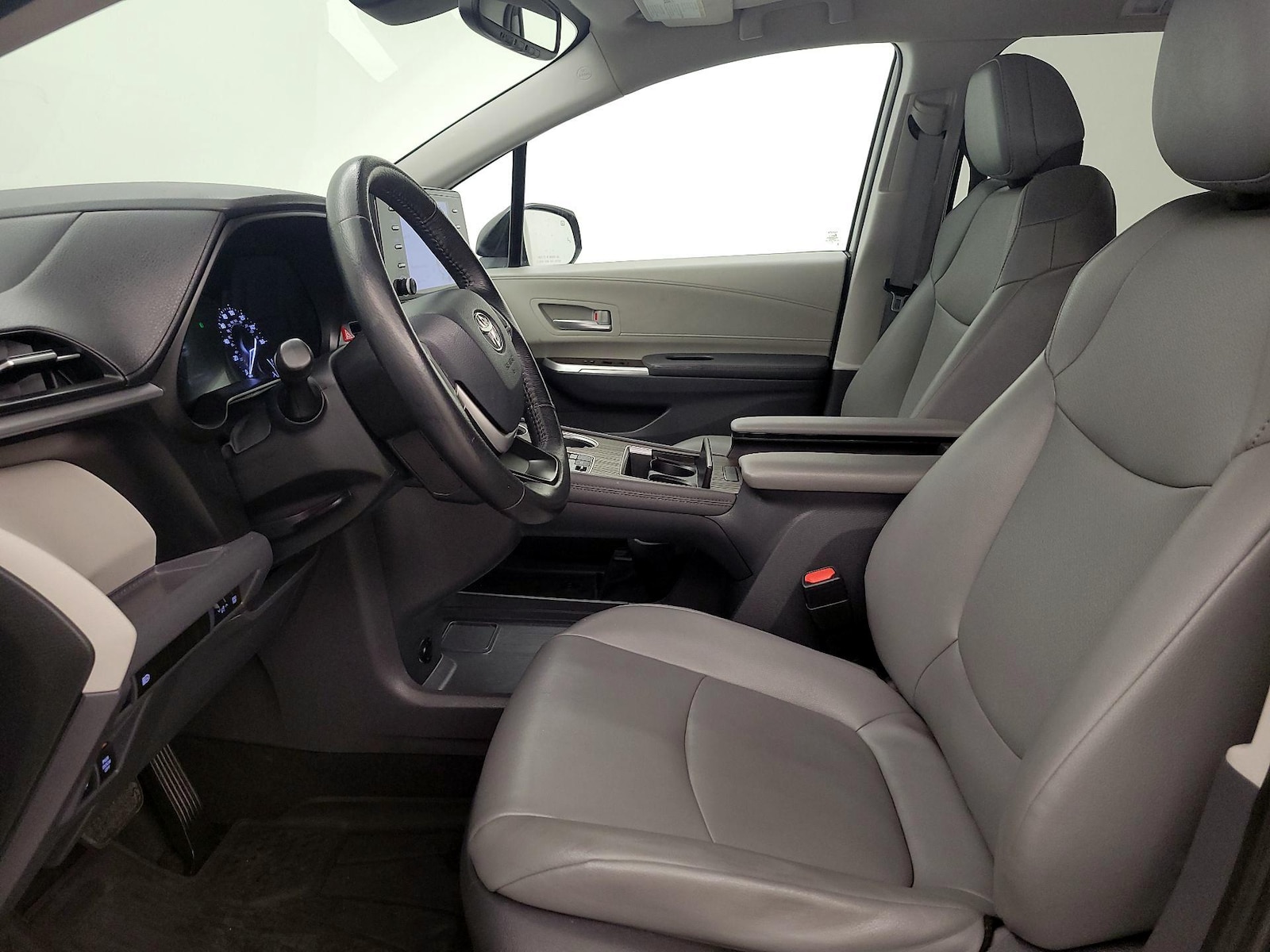 2021 Toyota Sienna XLE - Photo 12