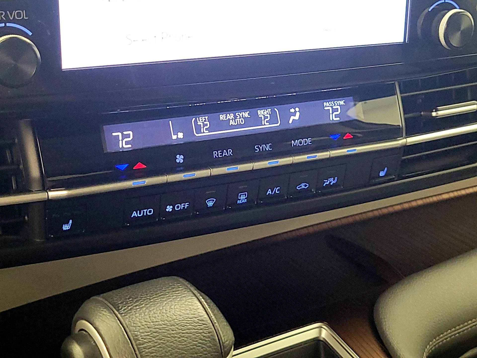 Thumbnail: 2021 Toyota Sienna - 15