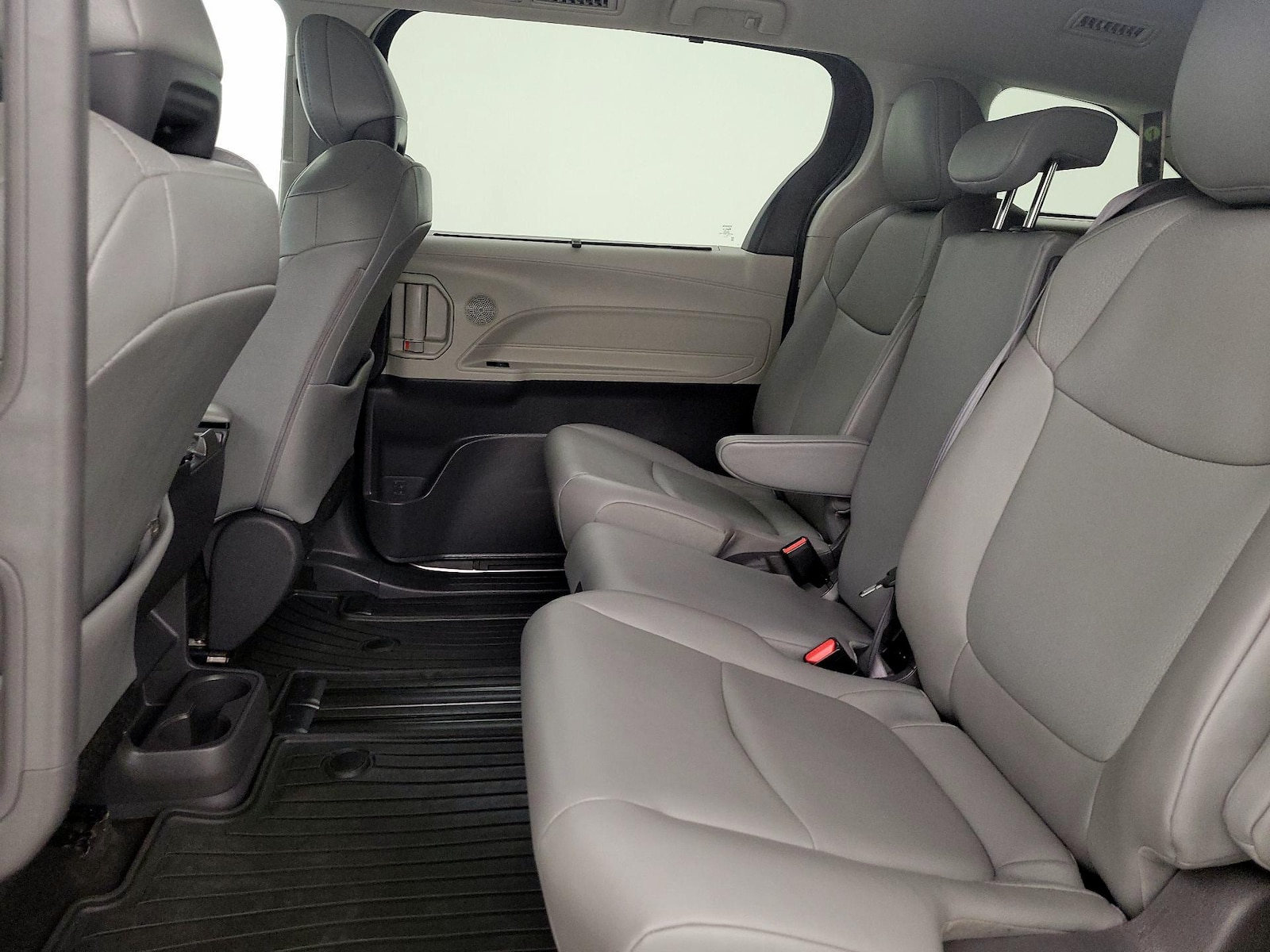 2021 Toyota Sienna XLE - Photo 19