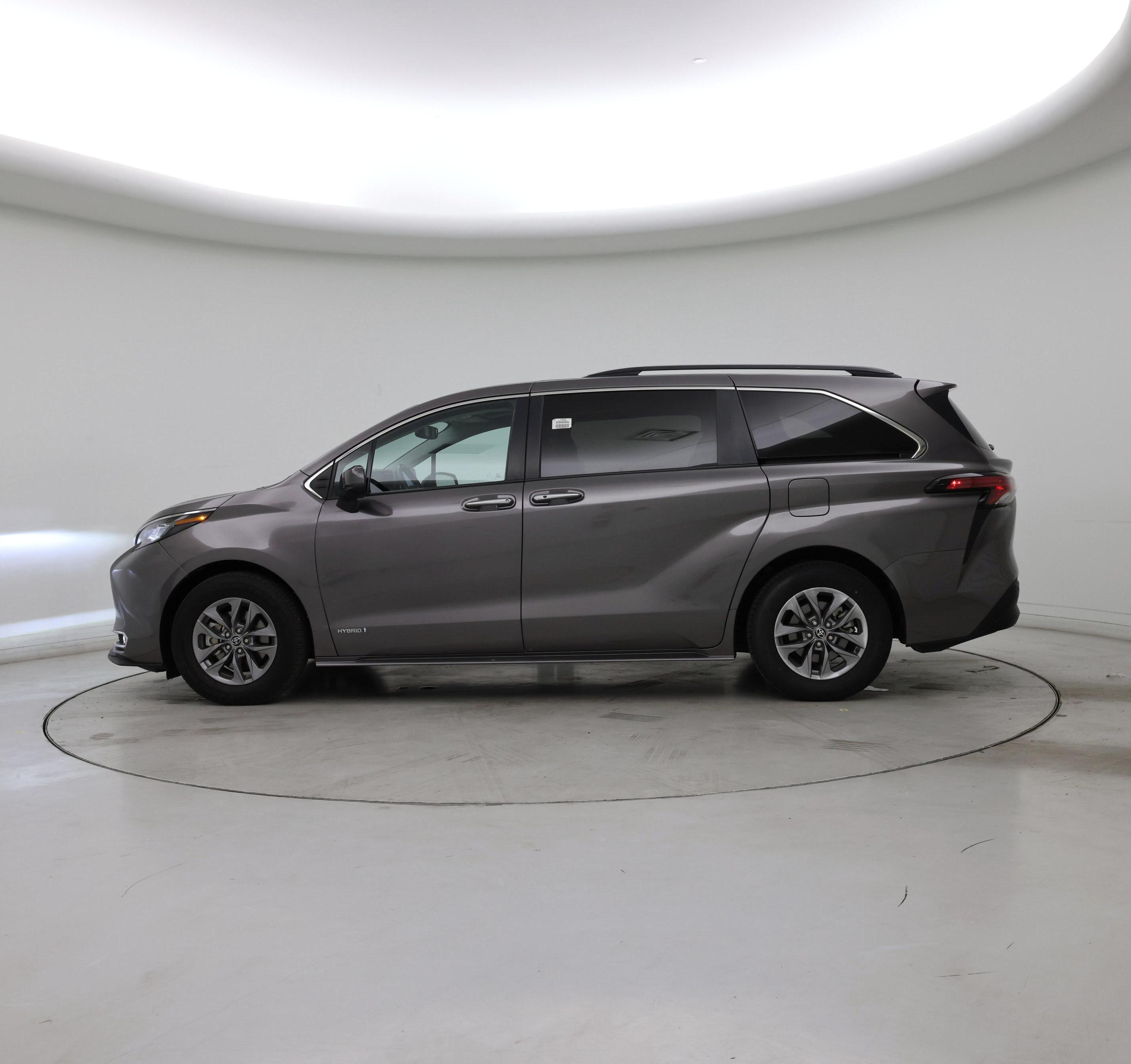 Thumbnail: 2021 Toyota Sienna - 3