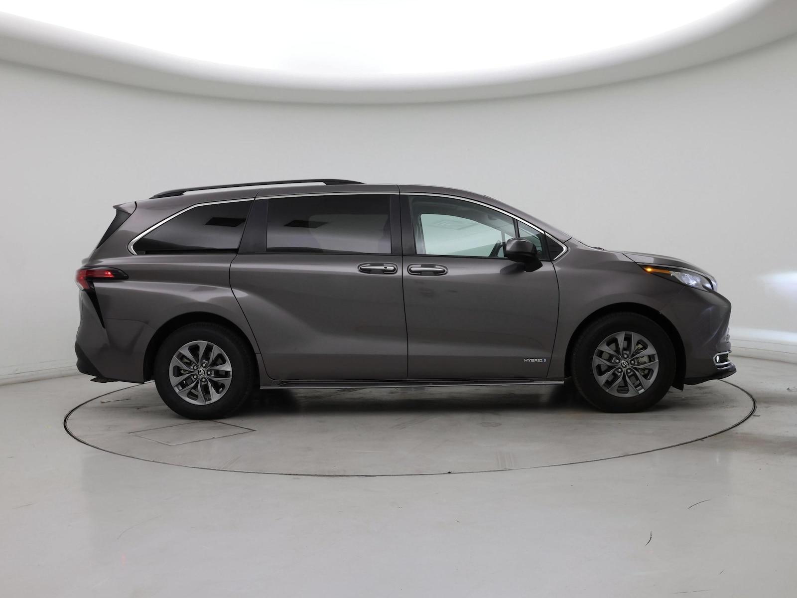 2021 Toyota Sienna XLE - Photo 8