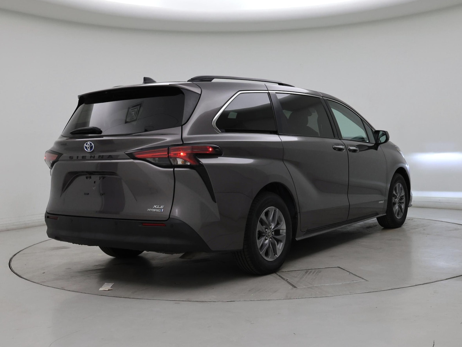 2021 Toyota Sienna XLE - Photo 9