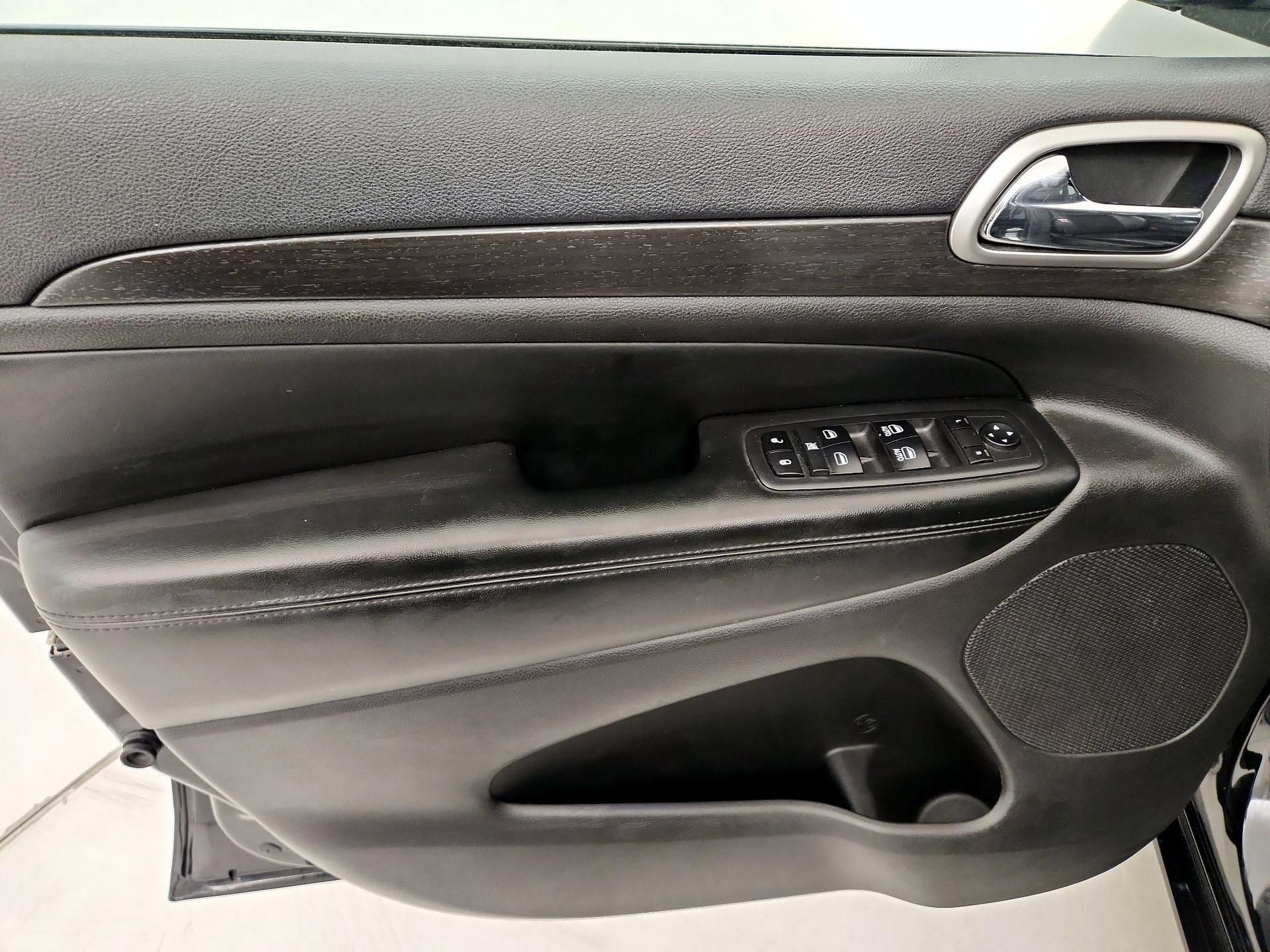 Thumbnail: 2017 Jeep Grand Cherokee - 12