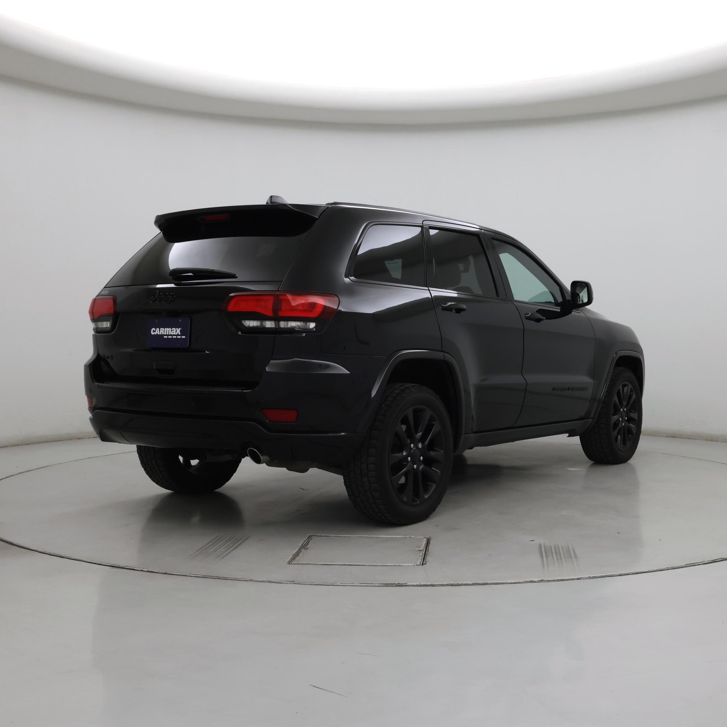 Thumbnail: 2017 Jeep Grand Cherokee - 8