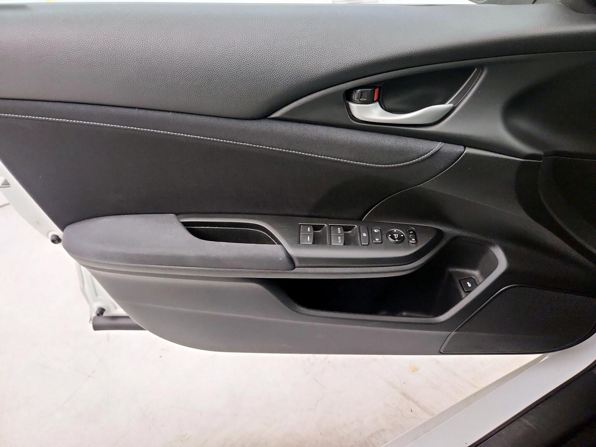 Thumbnail: 2020 Honda Insight - 12