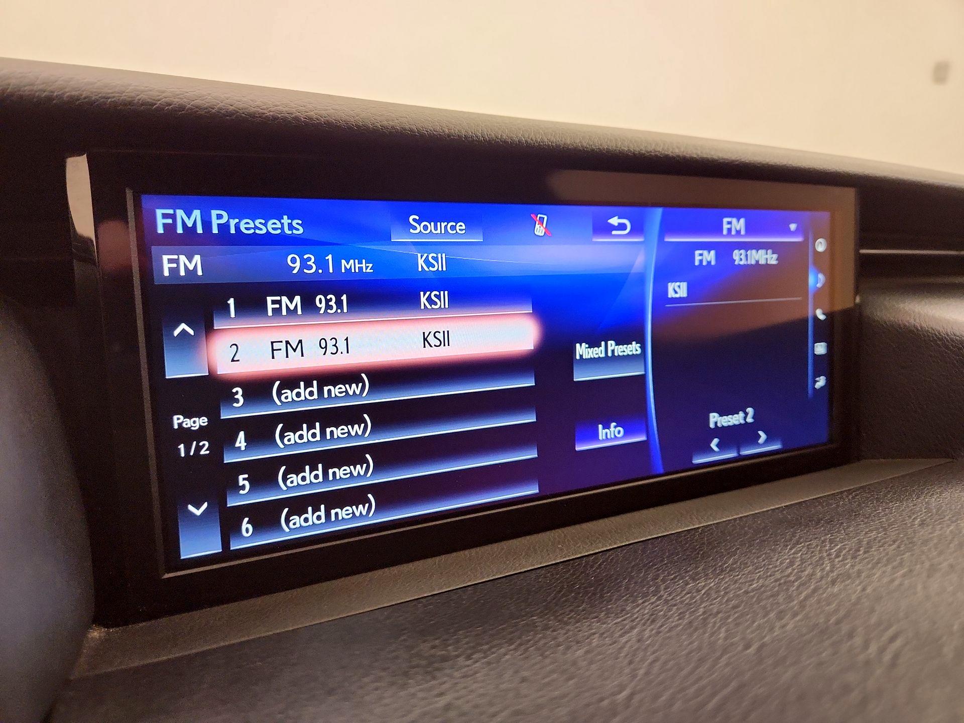 Thumbnail: 2019 Lexus IS - 16