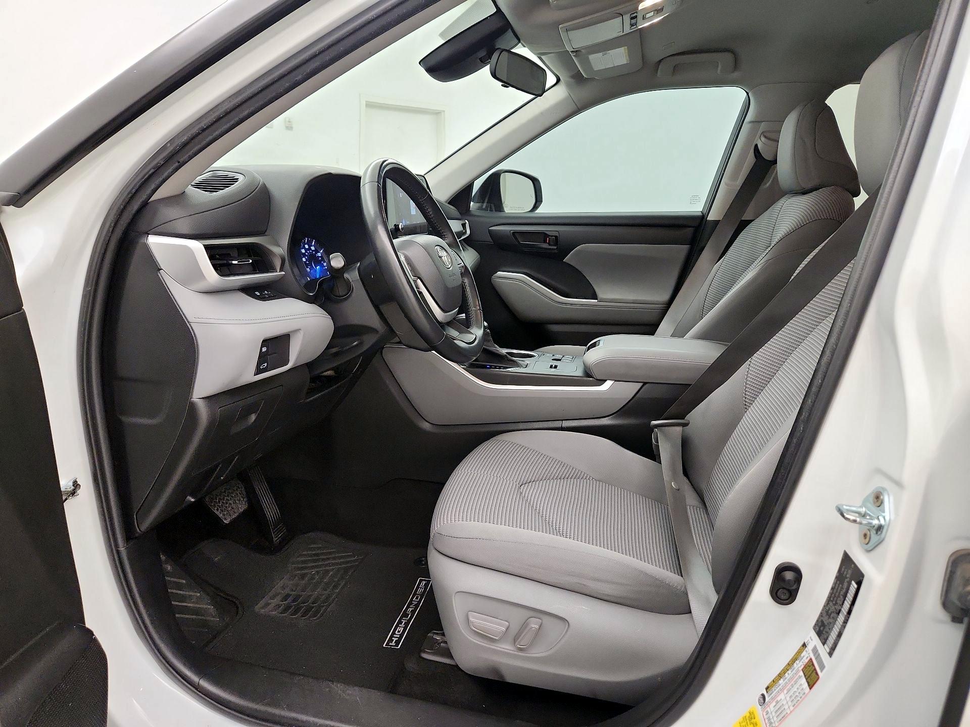 Thumbnail: 2023 Toyota Highlander - 11