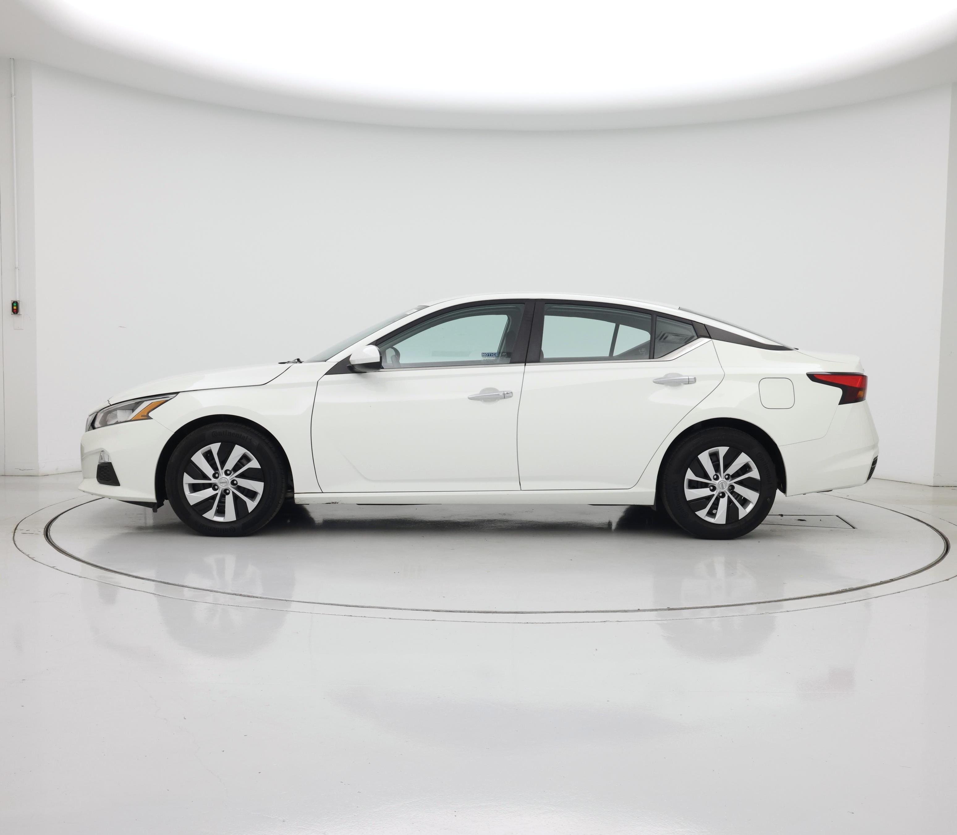 Thumbnail: 2021 Nissan Altima - 3