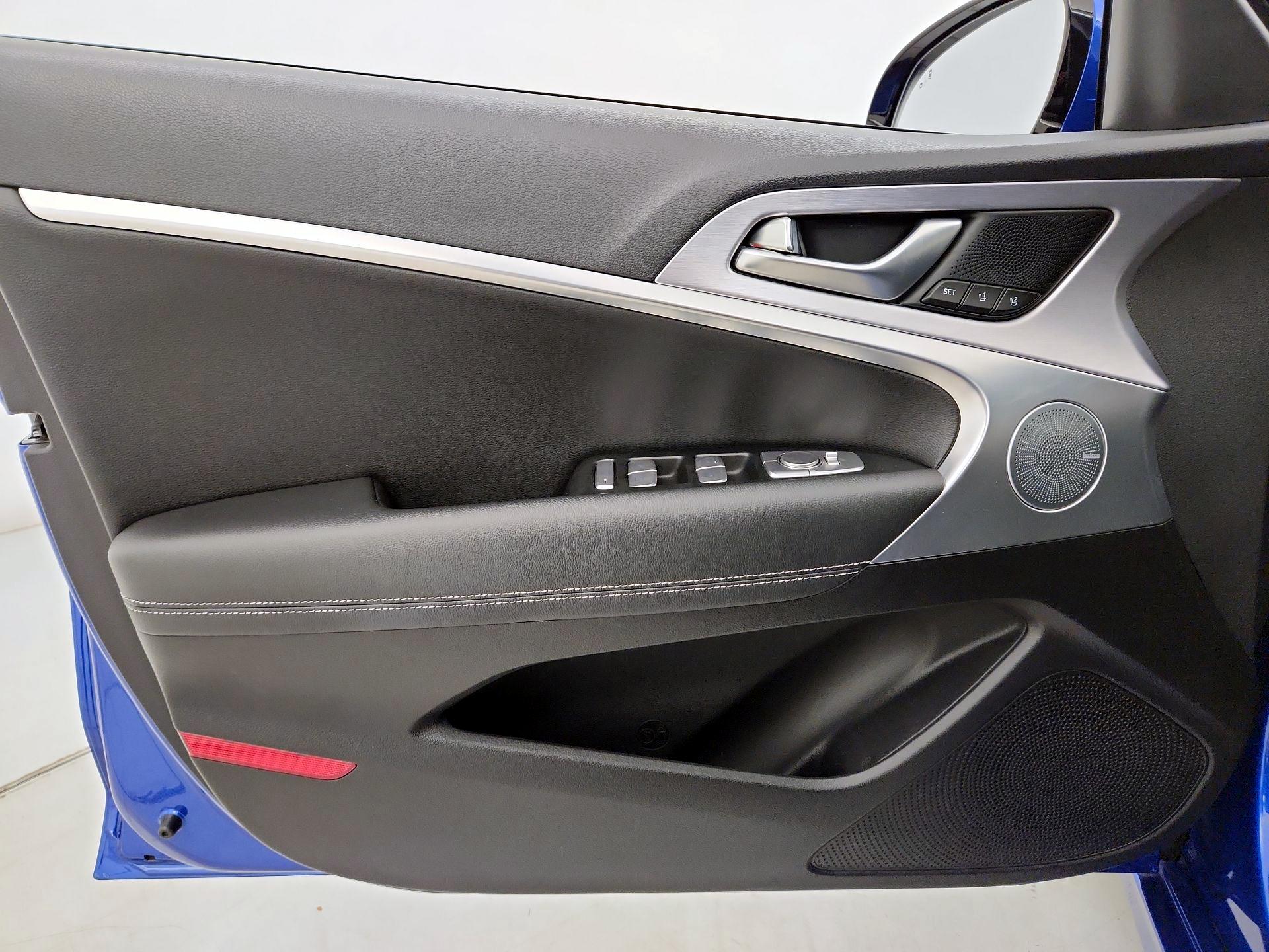 Thumbnail: 2020 Genesis G70 - 12