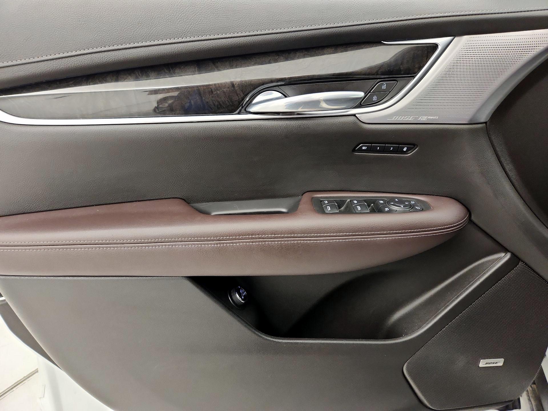 Thumbnail: 2022 Cadillac XT6 - 12