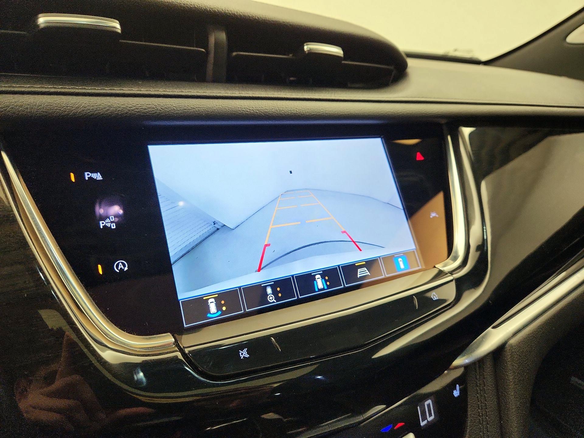 Thumbnail: 2022 Cadillac XT6 - 14