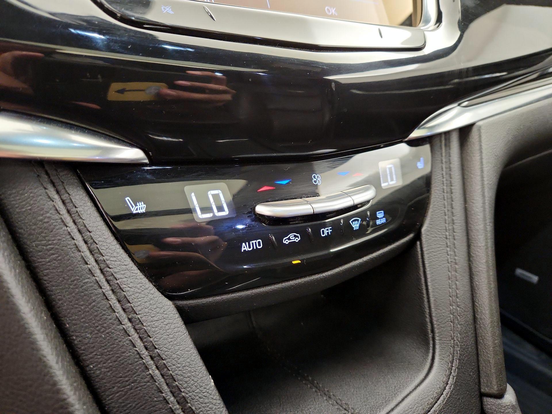 Thumbnail: 2022 Cadillac XT6 - 16